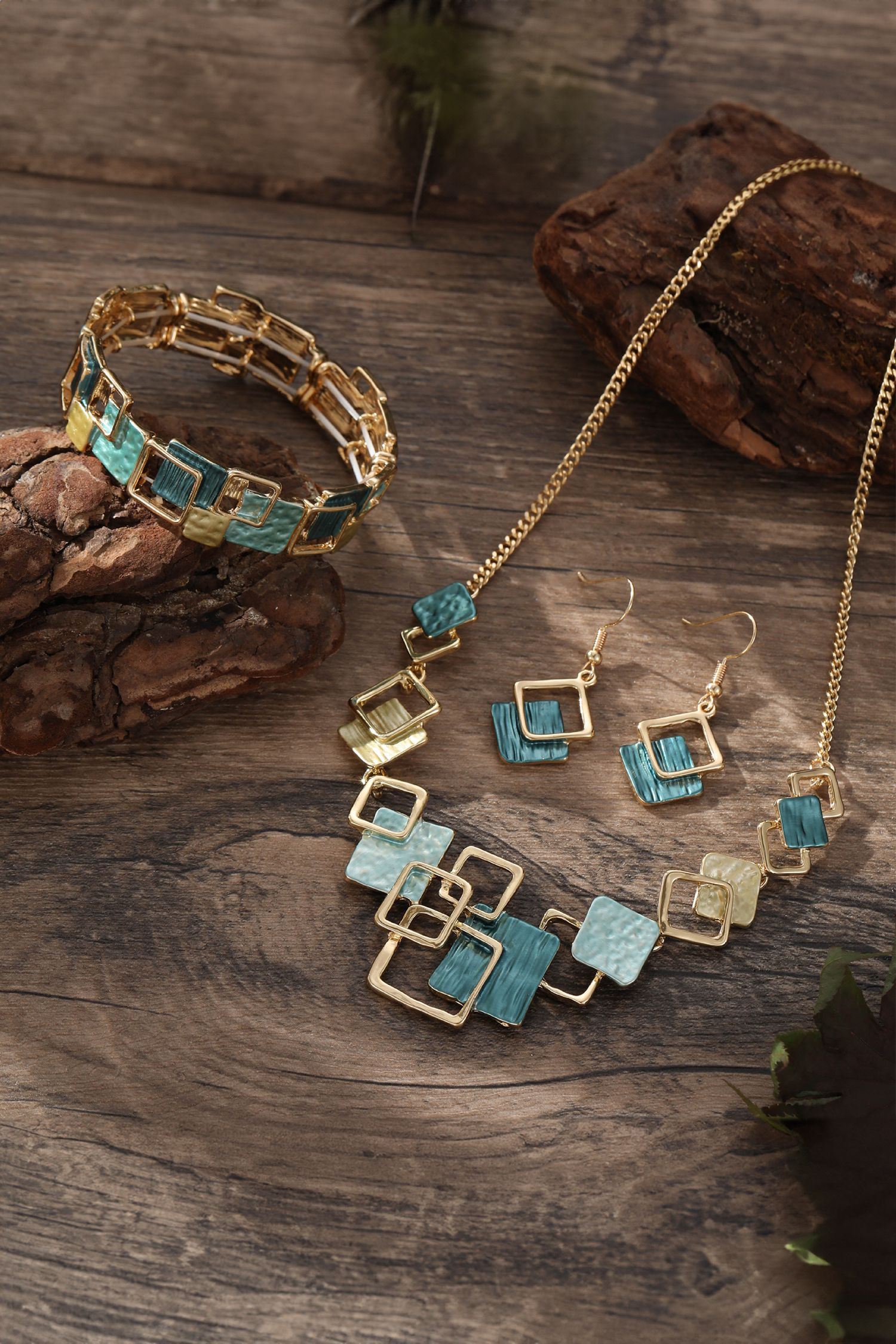 Peacock Blue Bohemian Simple Geometric Hollowed Alloy Thin Coating Necklace