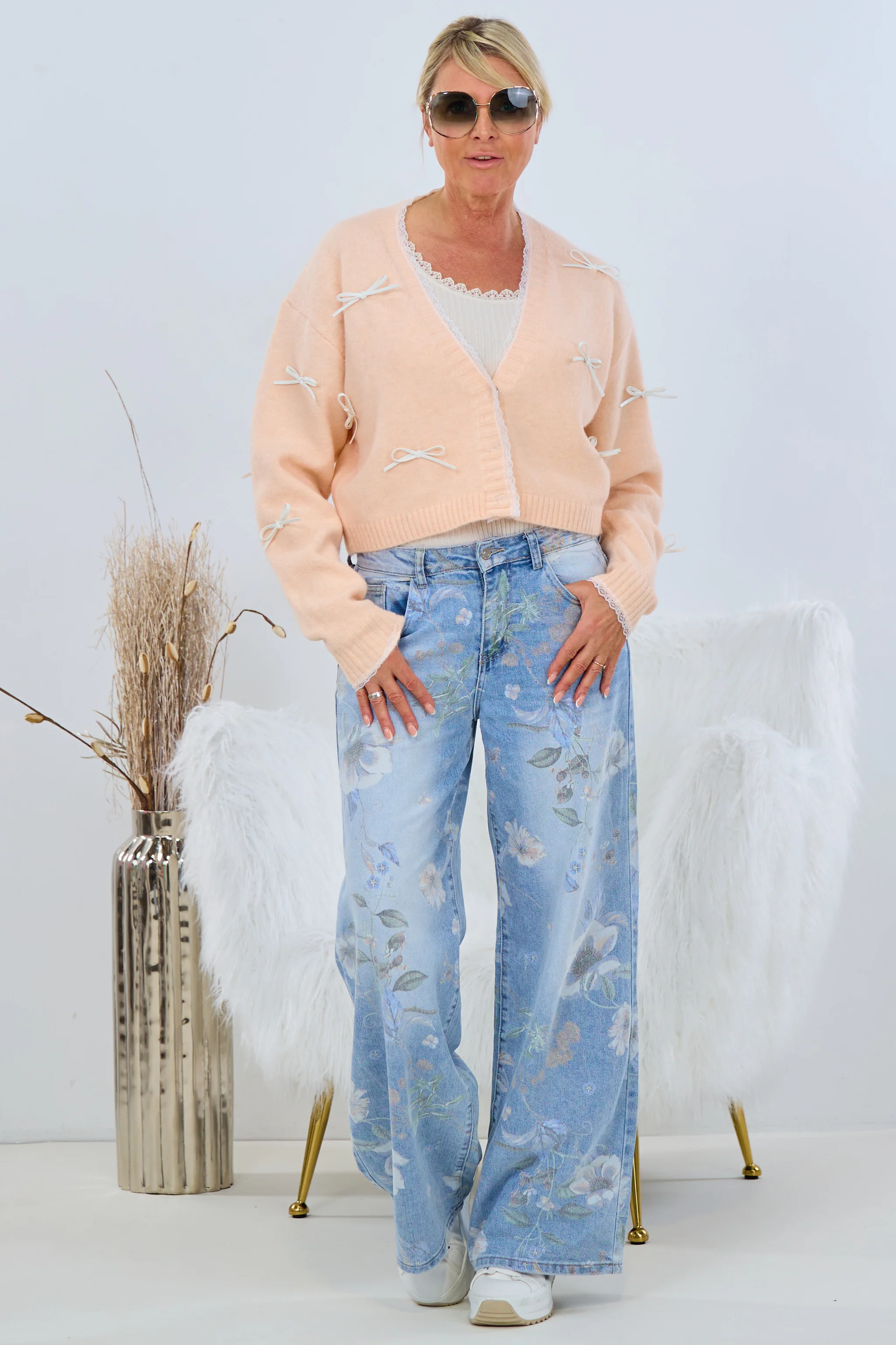 Mid Waist Jeans mit weitem Bein, denim-Blumen