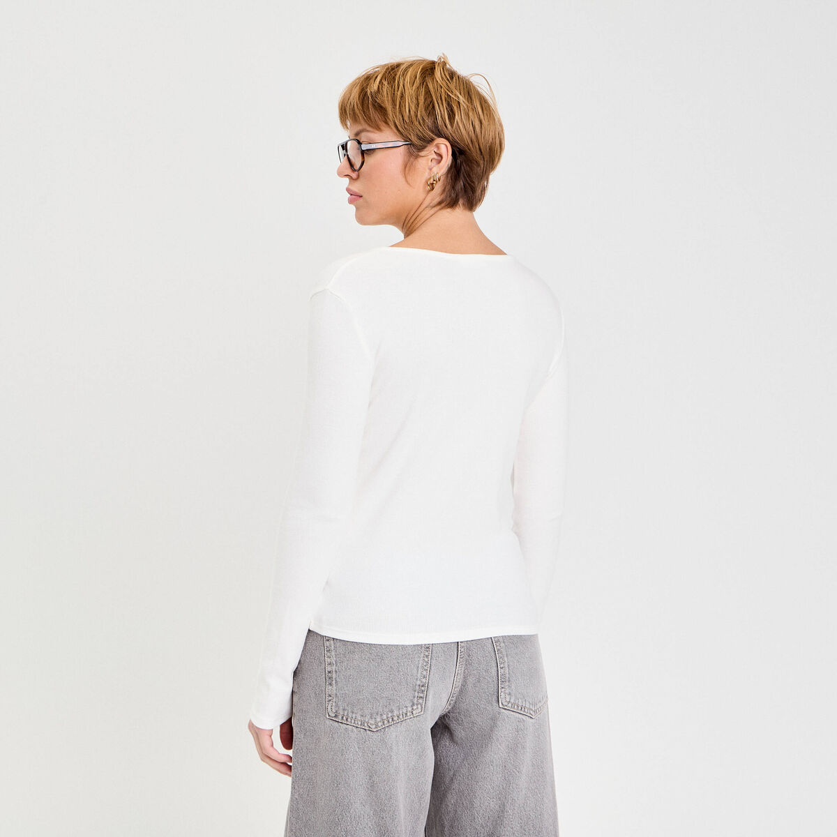 Top ajusté court col tunisien ecru femme