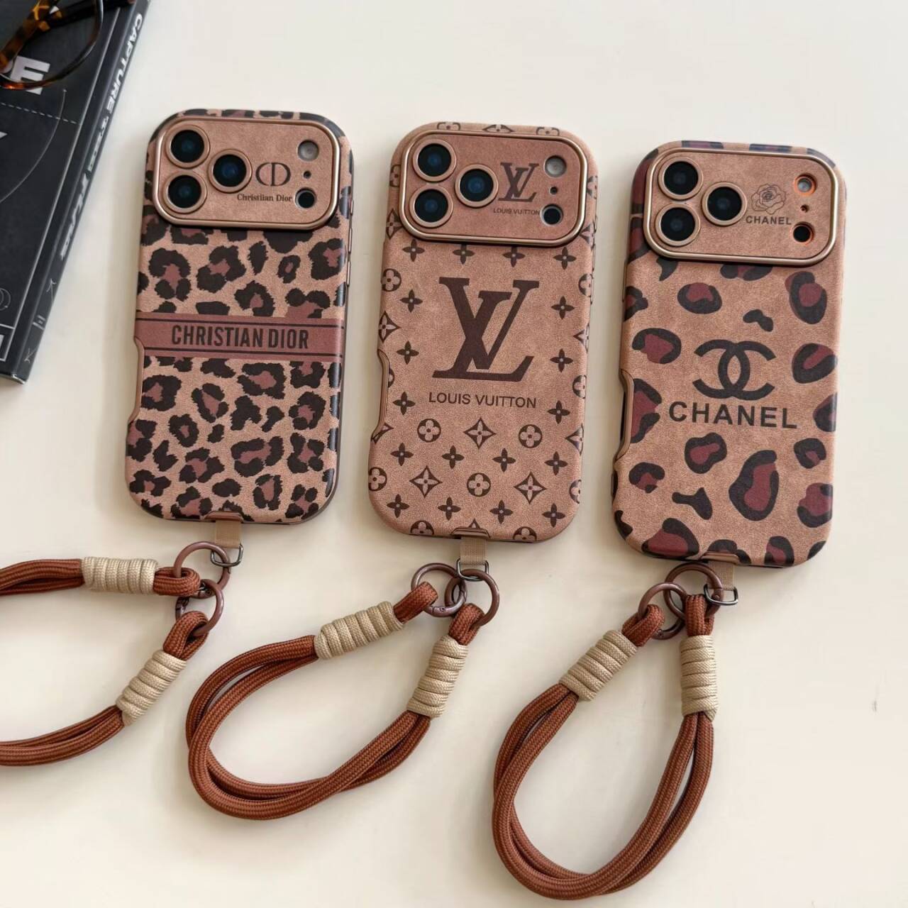 アイフォン17/17pro ケース ハイブランド ディオール スマホケース iphone16/16pro ケース シャネル ヴィトン iphone15/14 ケース ストラップ 付き iphone ケース ヒョウ 柄 ブランド