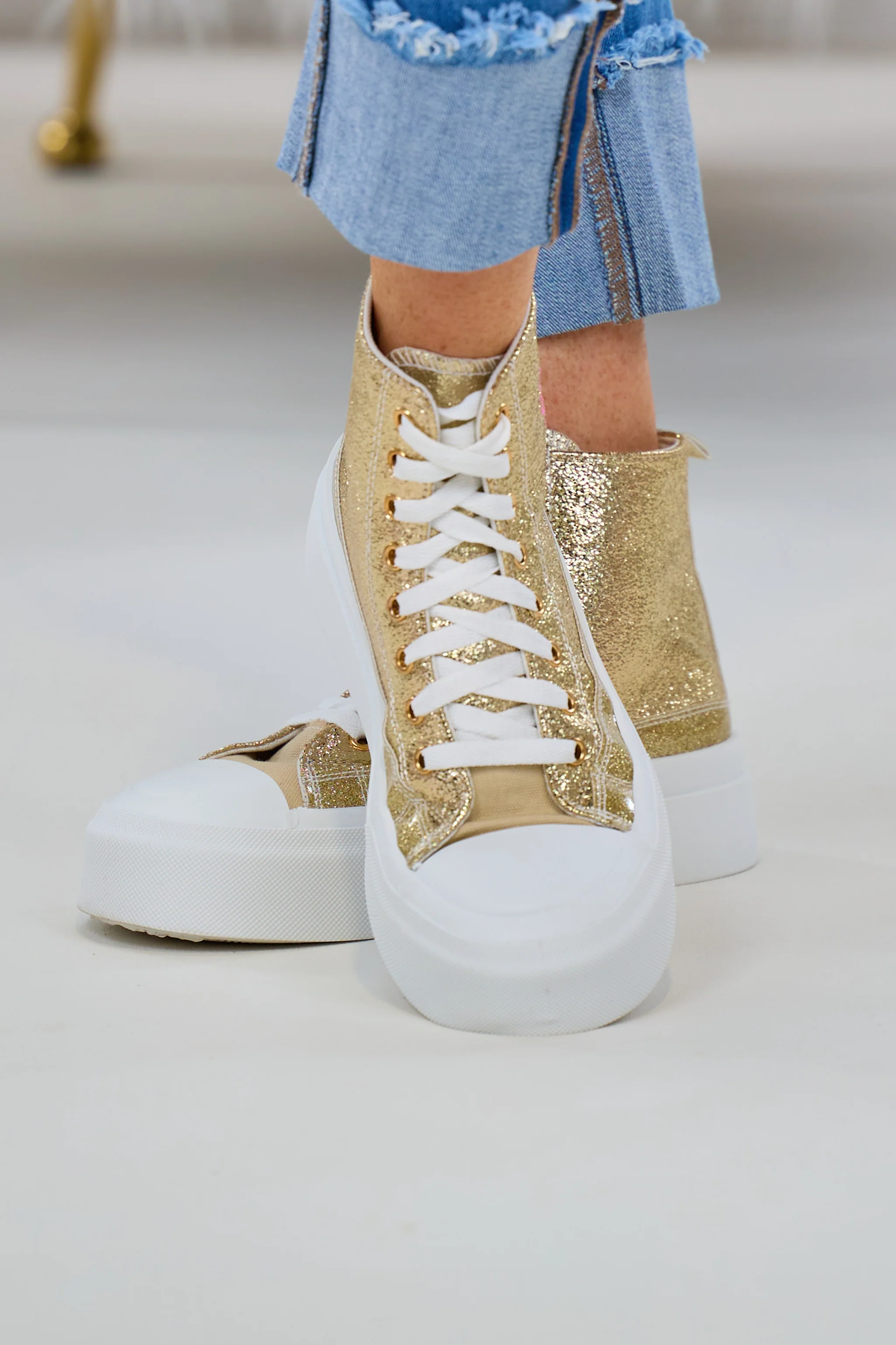 High Sneaker mit Plateausohle, gold