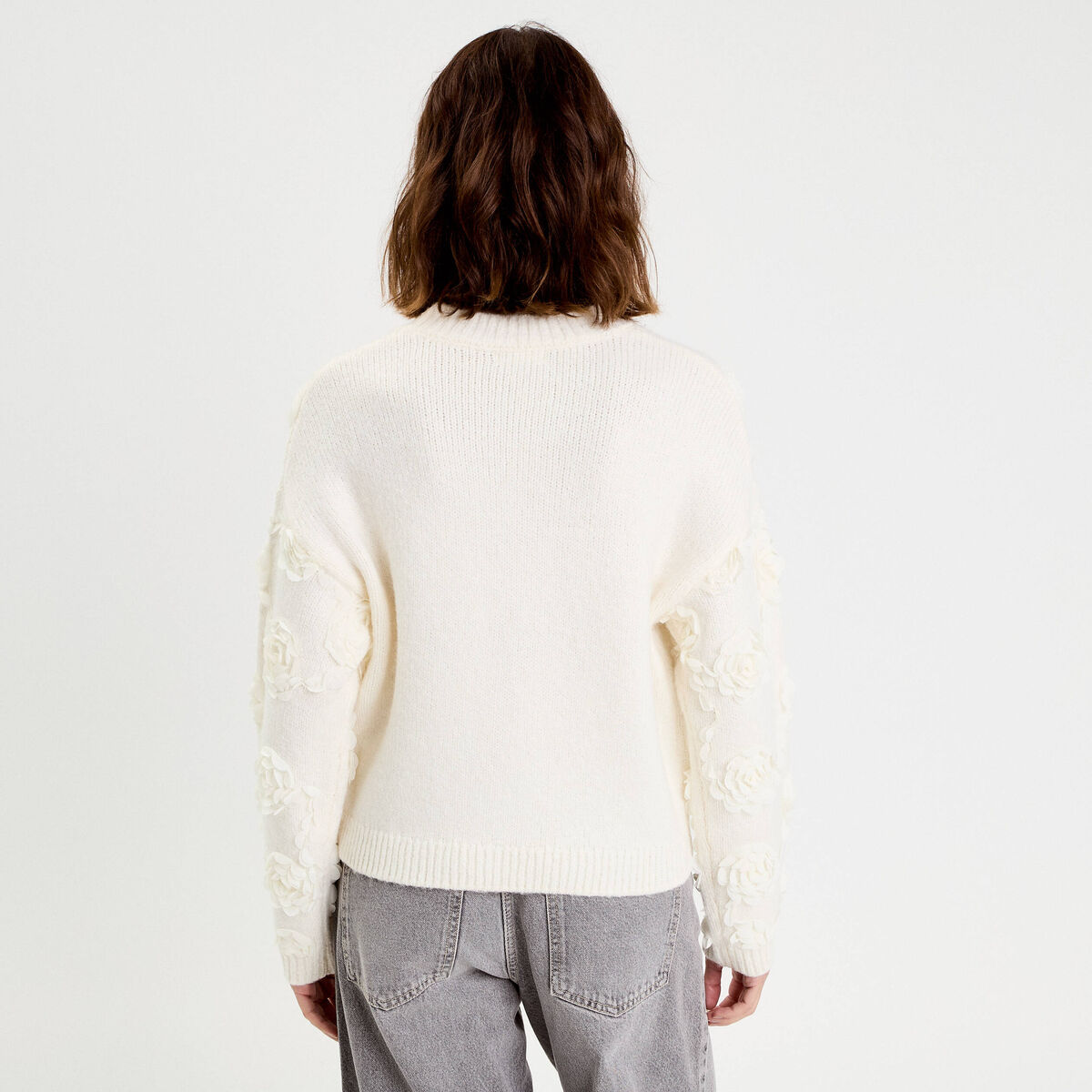 Pull fleurs en relief ecru femme