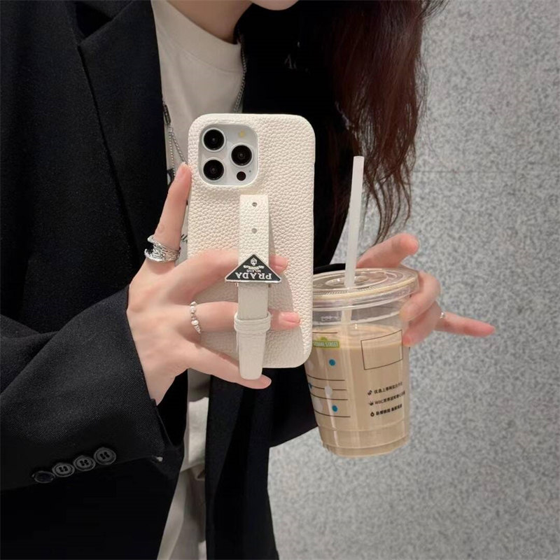 プラダ iphone17/16pro ケース ベルト 付き prada アイフォン15/15プロ ケース iphone14/13 ケース レザー ブランド iphone12ケース ハイブランド メンズ 人気 女子