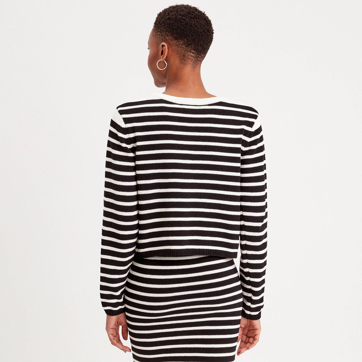 Pull manches longues col rond noir femme