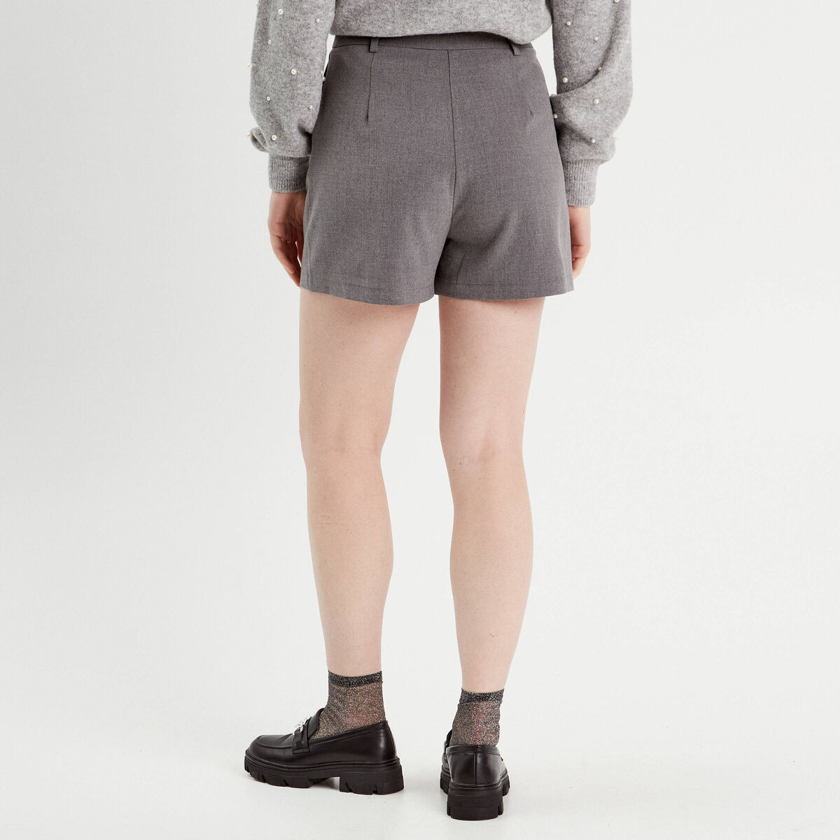 Short large avec pinces gris foncé femme