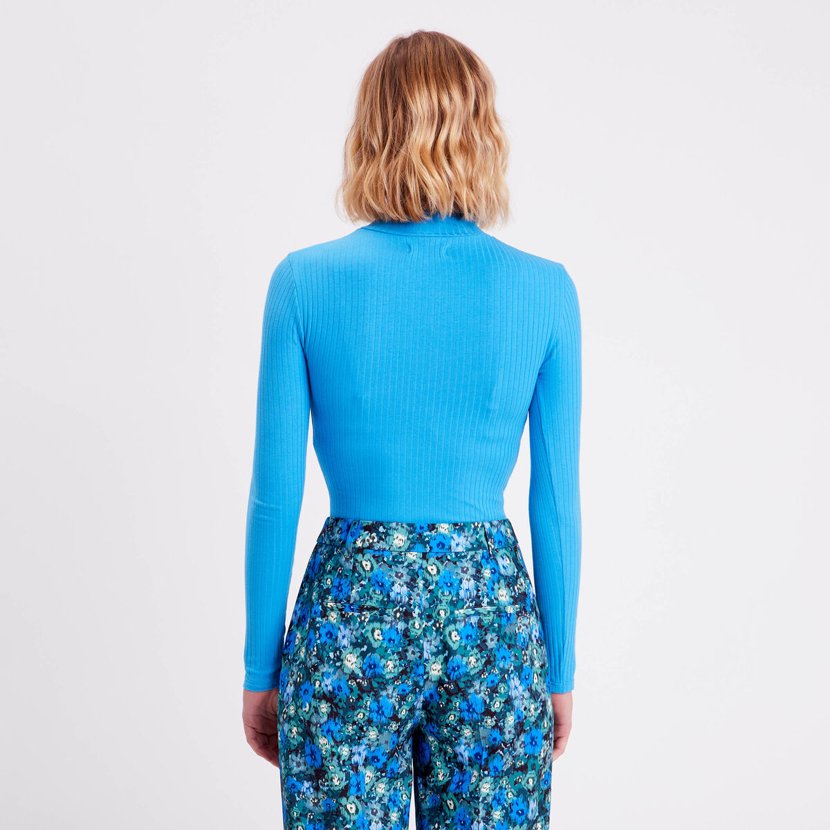 T-shirt côtelé col montant bleu femme