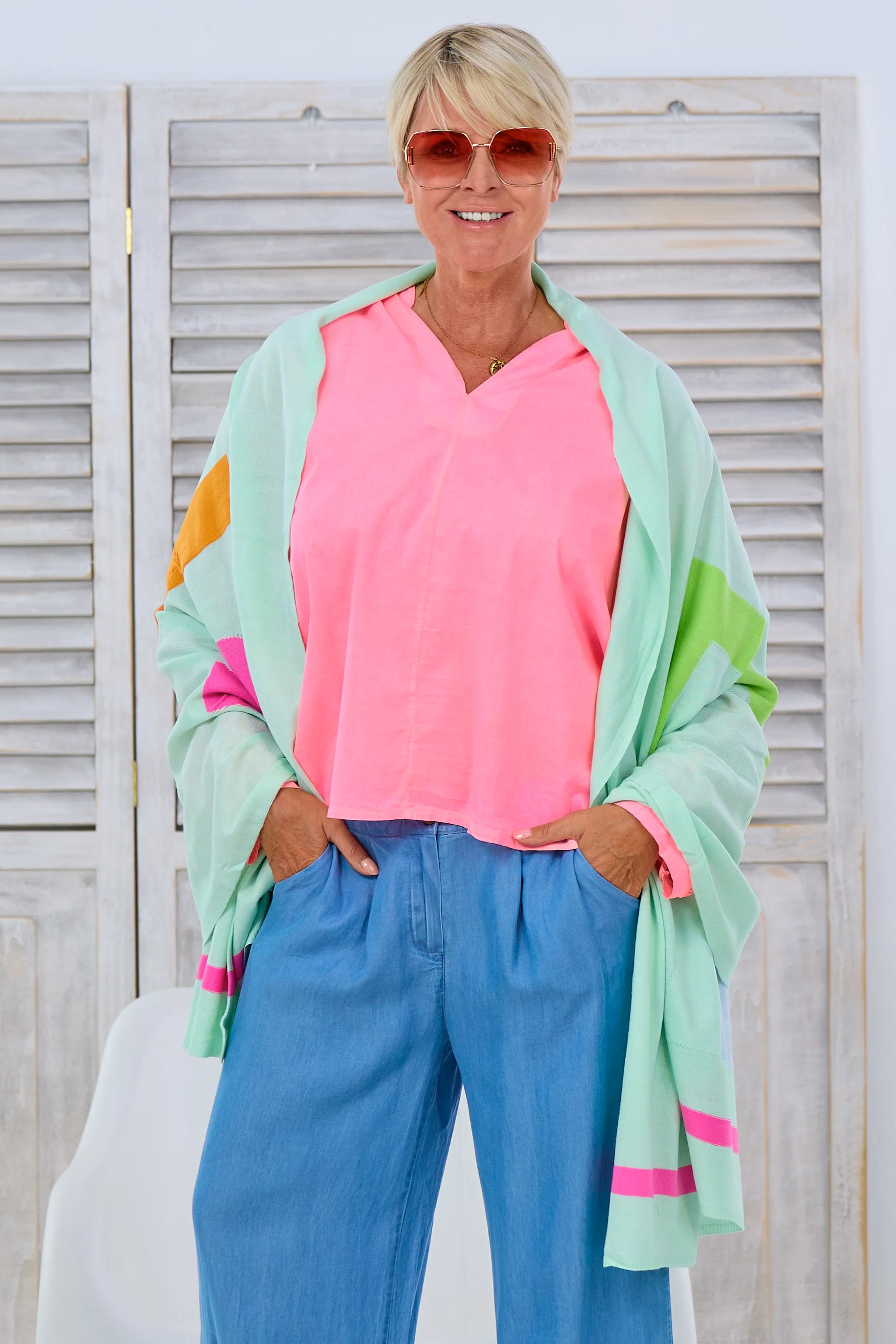 Dünner Strickschal mit SMILE Schriftzug, mint-bunt