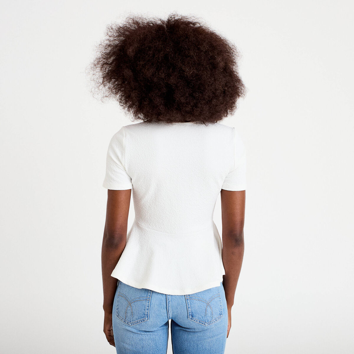 Top cintré col rond manches courtes ecru femme