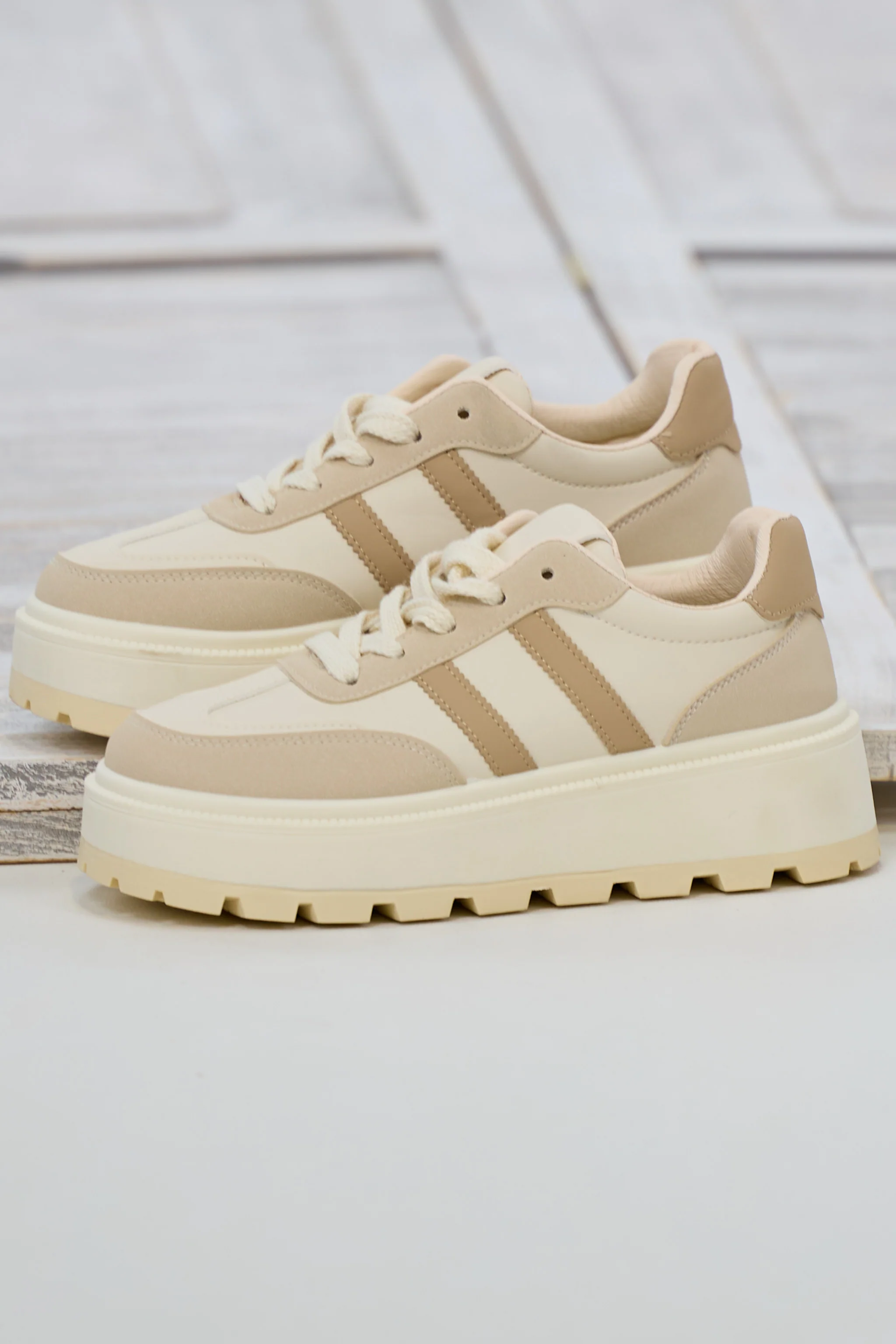 Sneaker mit grober Plateausohle, creme-taupe
