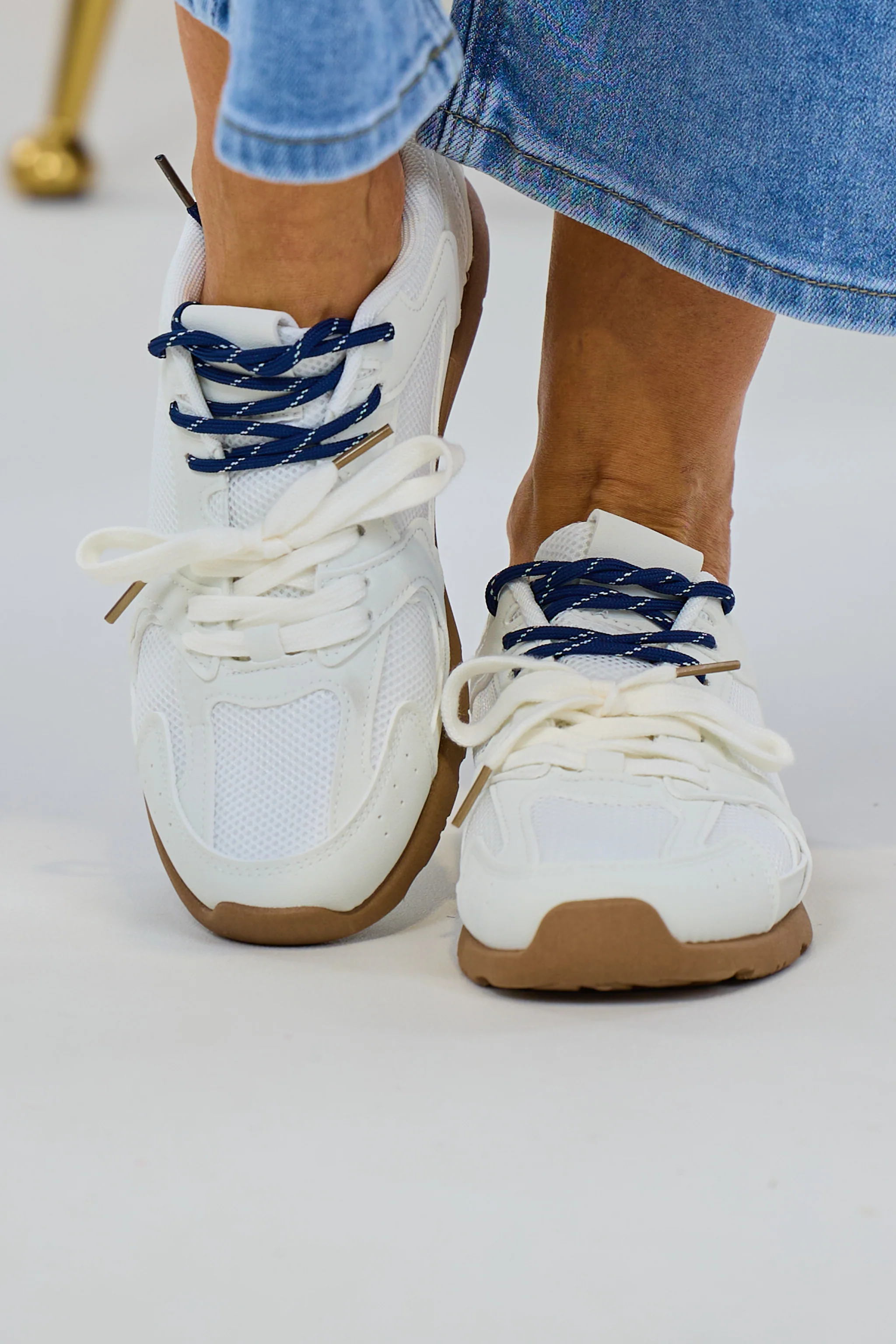 Sneaker mit doppelter Schnürung, weiß