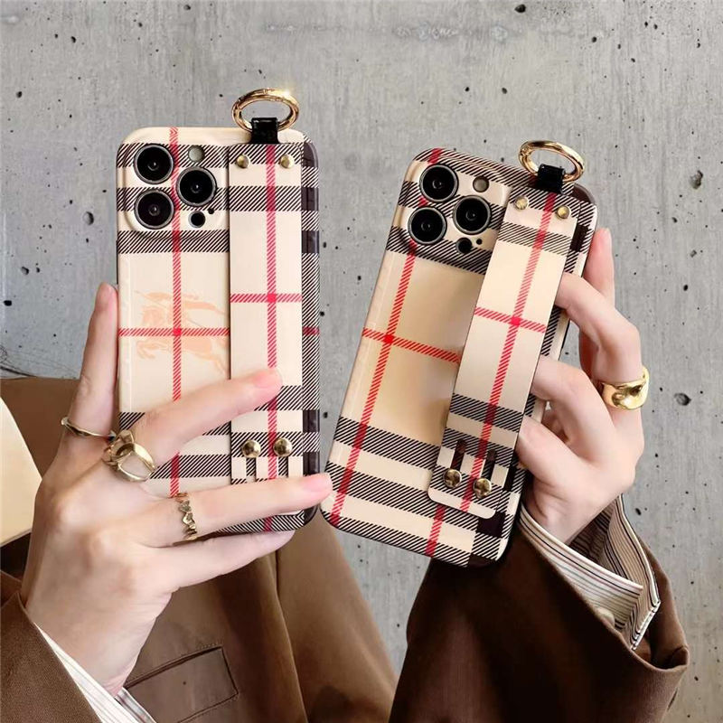 burberry スマホケース iphone16pro/15/14pro ベルト付き バーバリー風 iphone13/12pro max ケース クマ チェック柄 アイフォンカバー iphone11/11pro パロディ お揃い シンプル