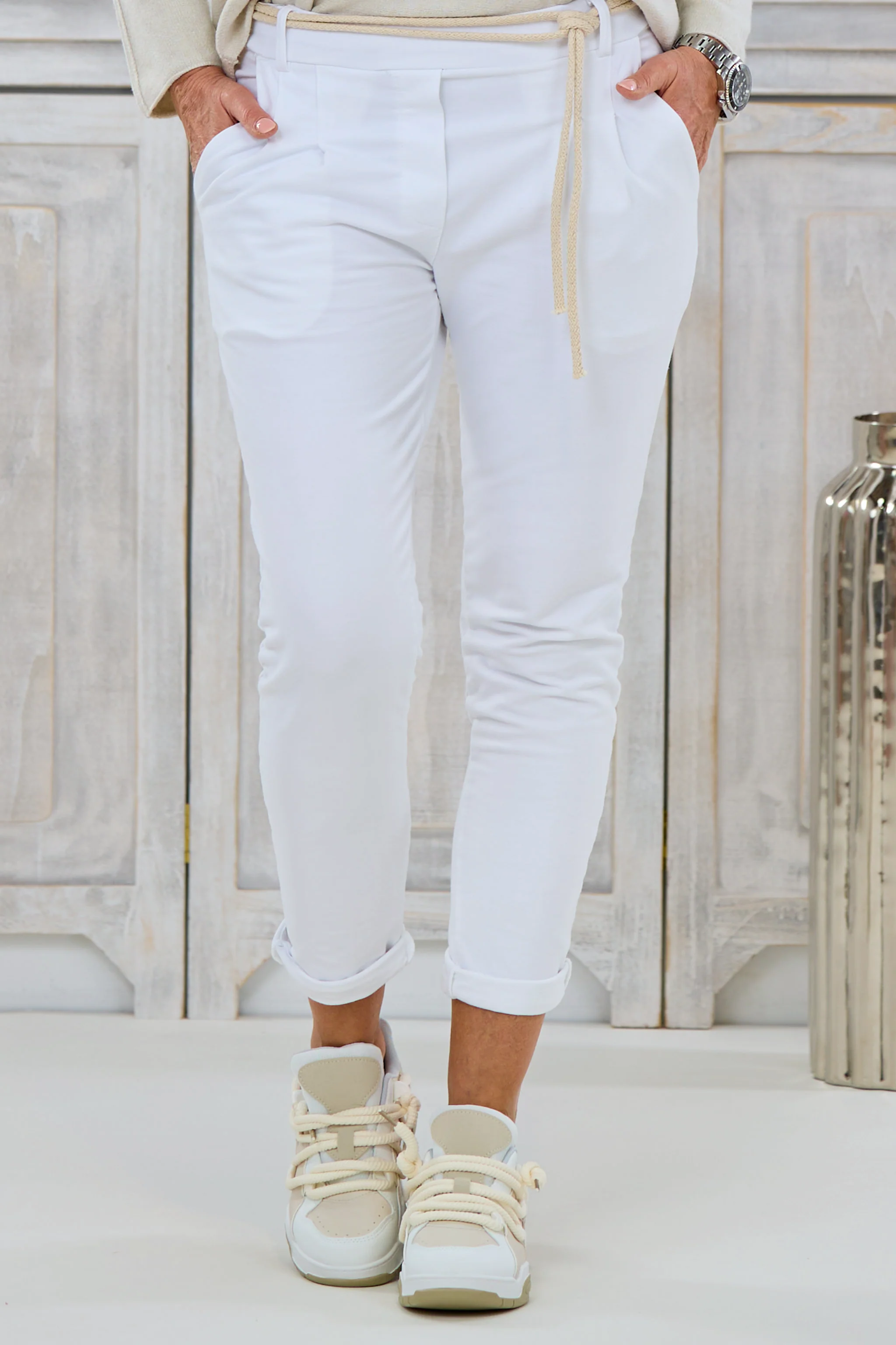 Joggpants mit gesteppten Bundfalten, weiß