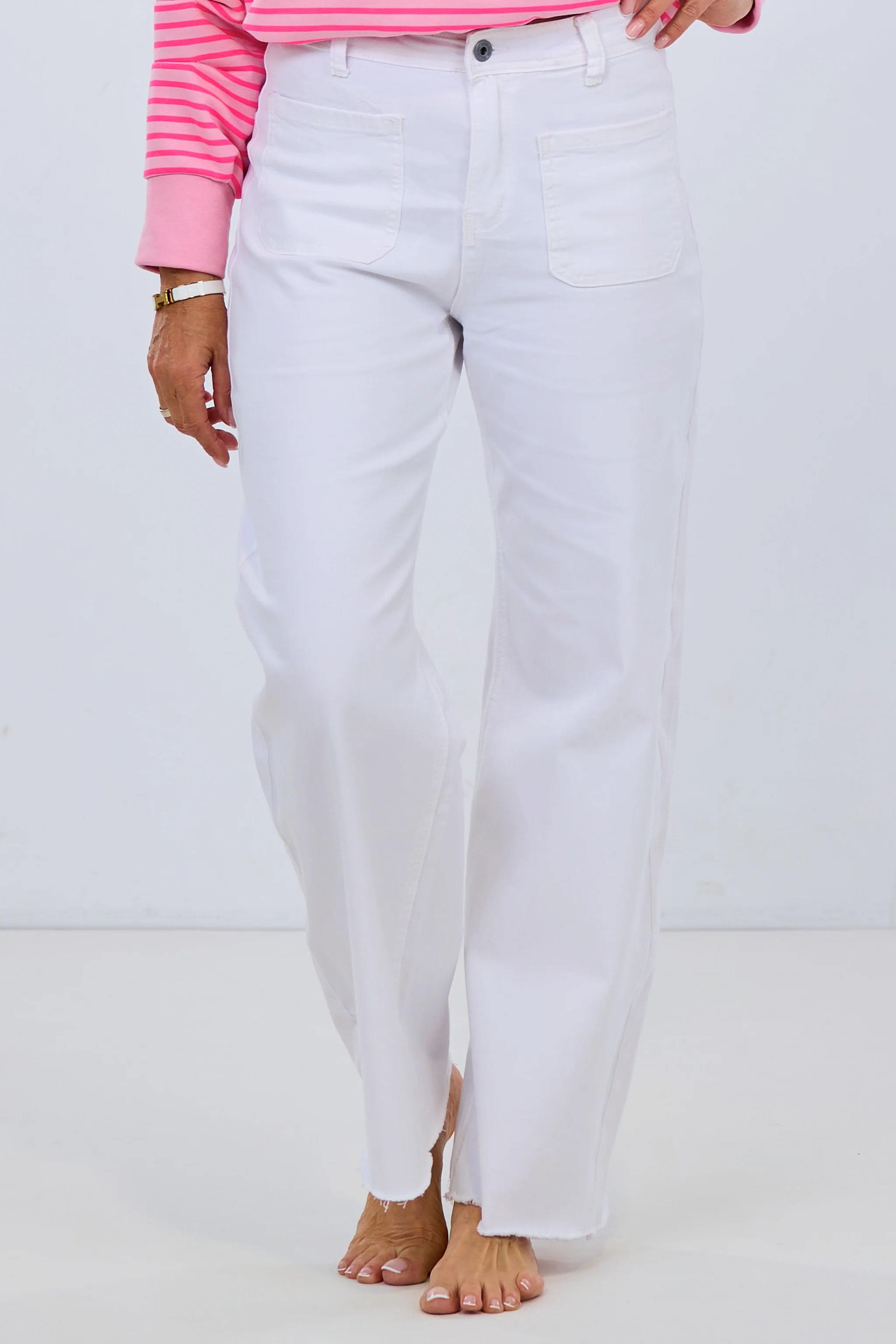 Jeanshose mit aufgesetzten Taschen, weiß