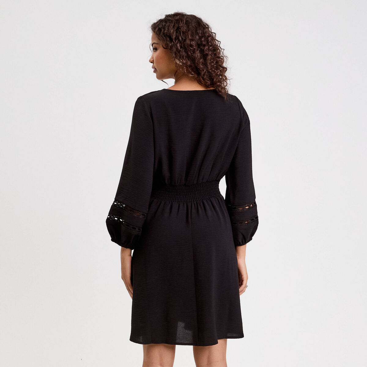 Robe courte évasée col v manches 3/4 noir femme