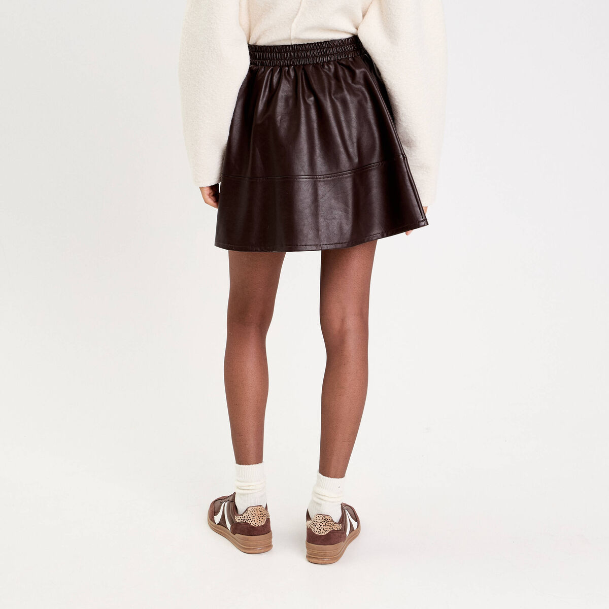 Jupe patineuse en similicuir marron foncé femme