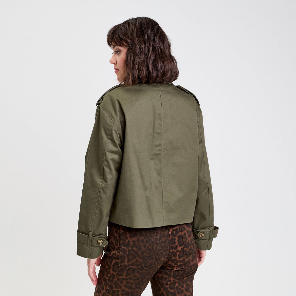 Trench court boutonné vert kaki femme