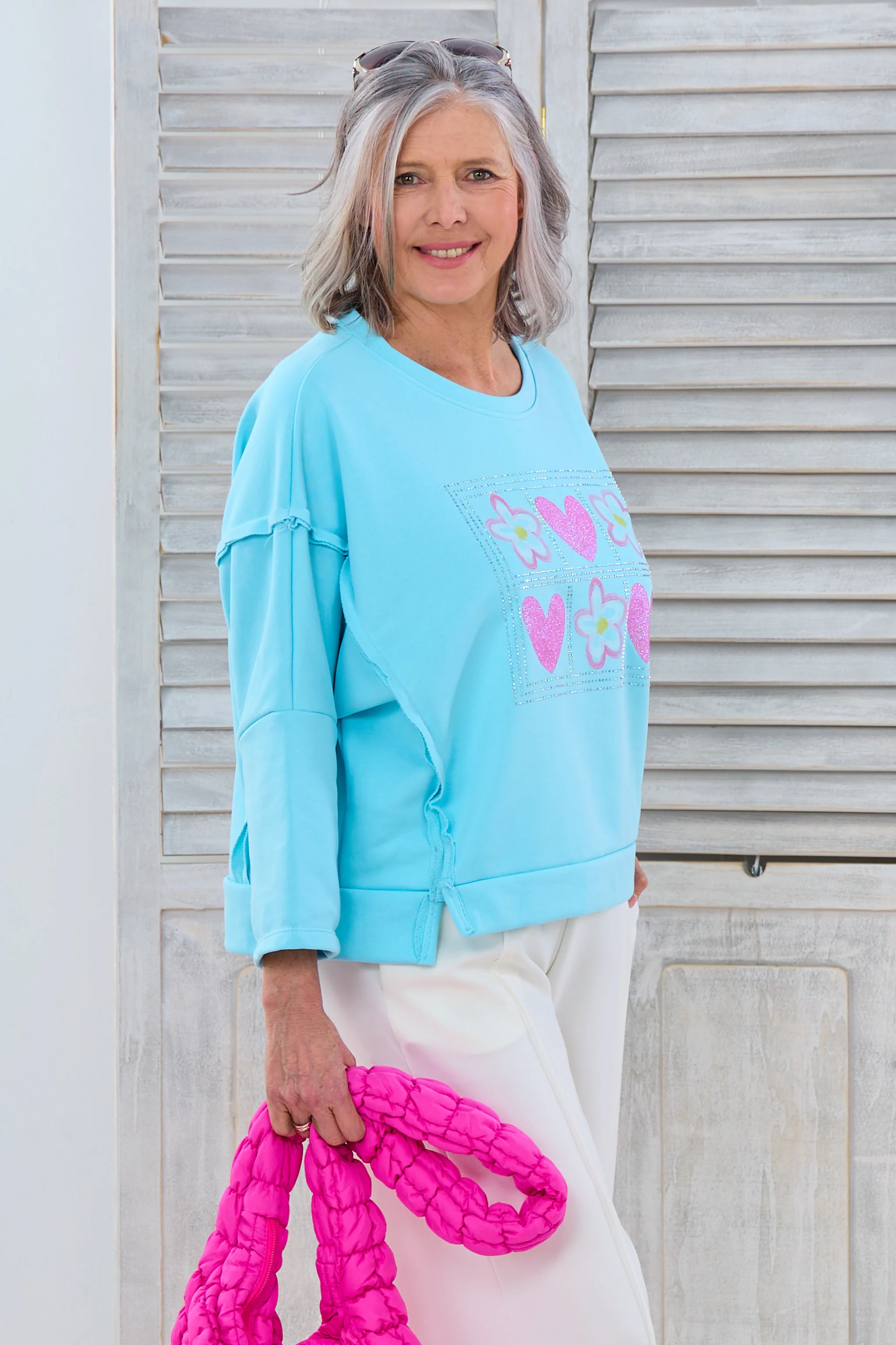 Sweaty mit Druck und außenliegenden Nähten, türkis-pink