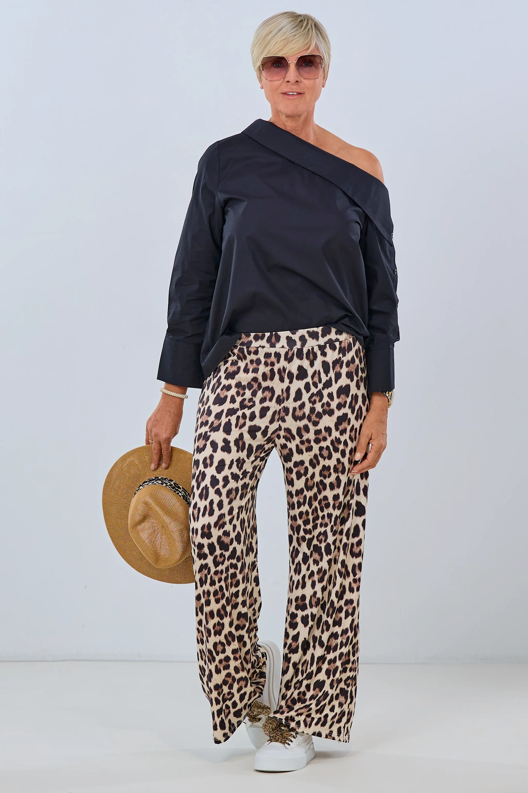 Bluse mit asymmetrischem Kragen, schwarz