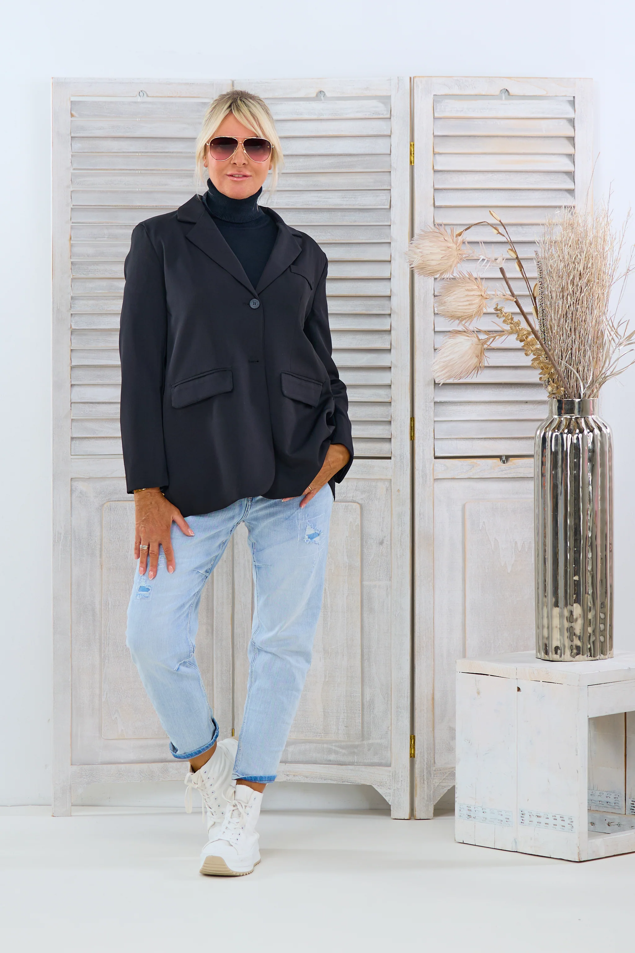 Blazer, hinten schräg geschlitzt, schwarz