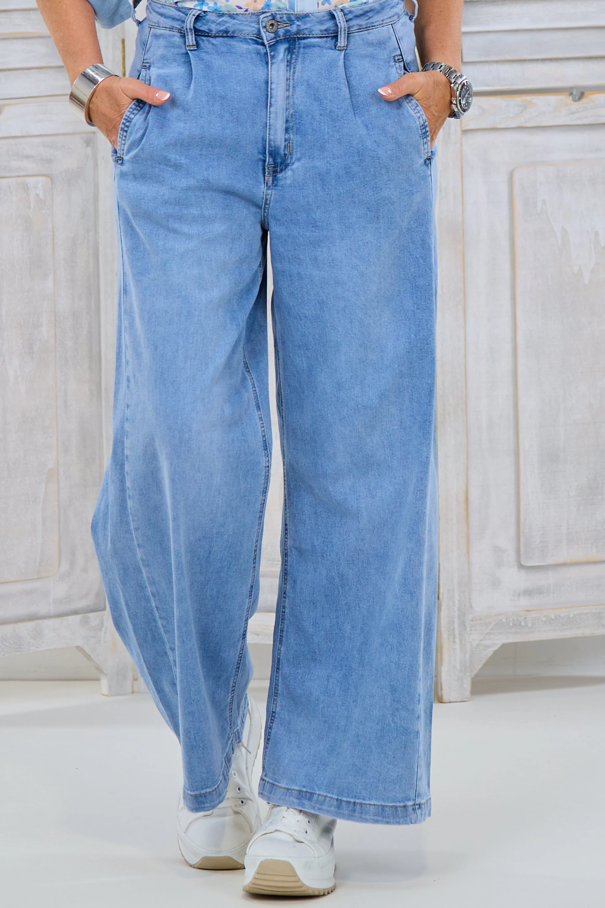 High Waist Jeans mit weitem Bein und Buntfalte, denim