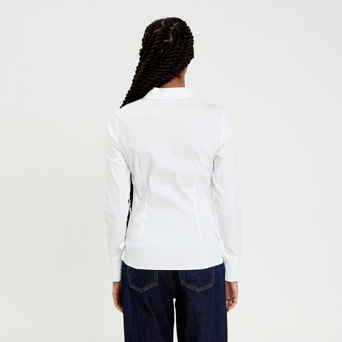 Chemise cintrée courte col classique ecru femme