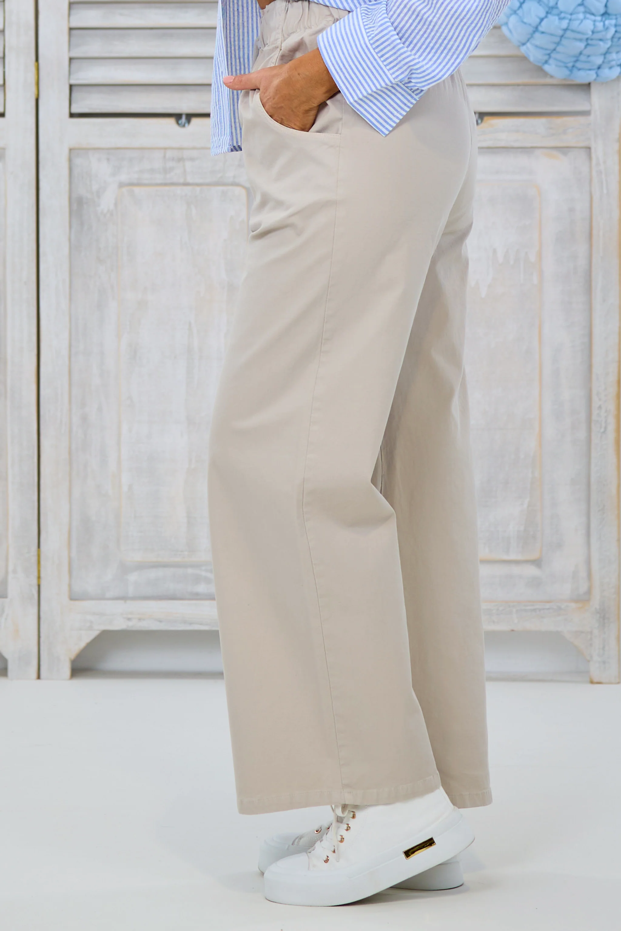 High Waist Jeans mit elastischem Bund, beige