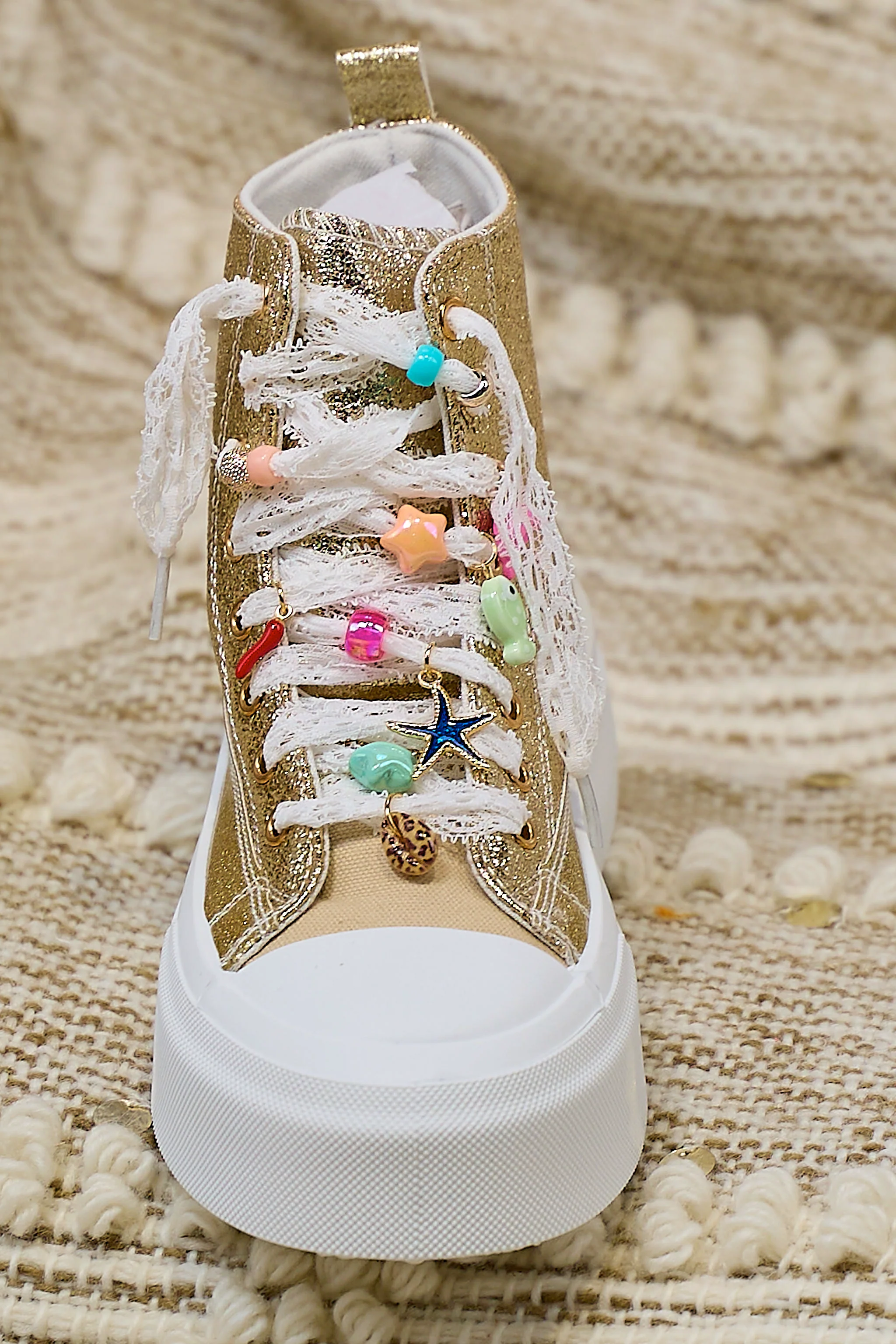 Schnürsenkel mit Schmuckanhängern, weiß (2 Varianten)