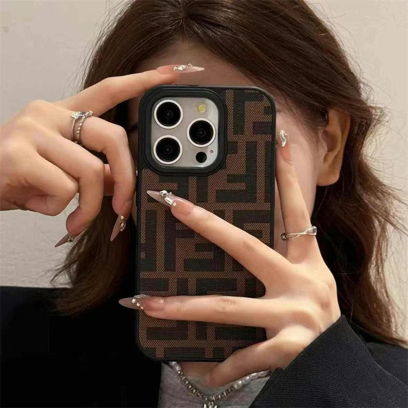 フェンディ コピー iphoneケース17 海外 セレブ メンズ iphone16pro/15 カバー ビジネス風 fendi 布 スマホケース iphone14pro max お揃い iphone13 携帯ケース 人気 韓国 iphone16pro スマホカバー 安い 軽量