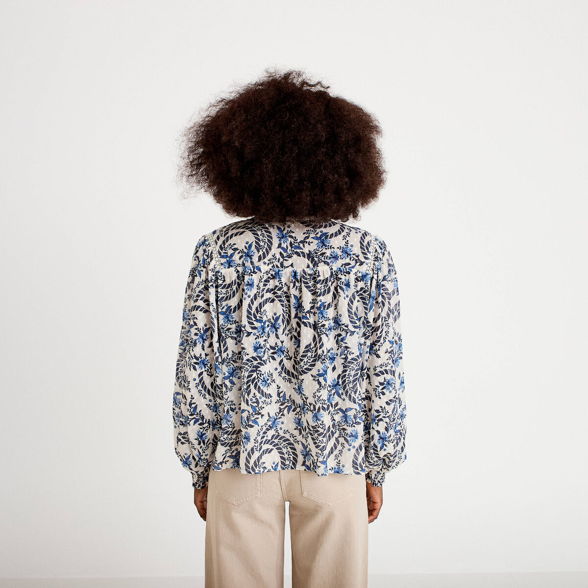 Blouse ample col v manches longues blanc femme