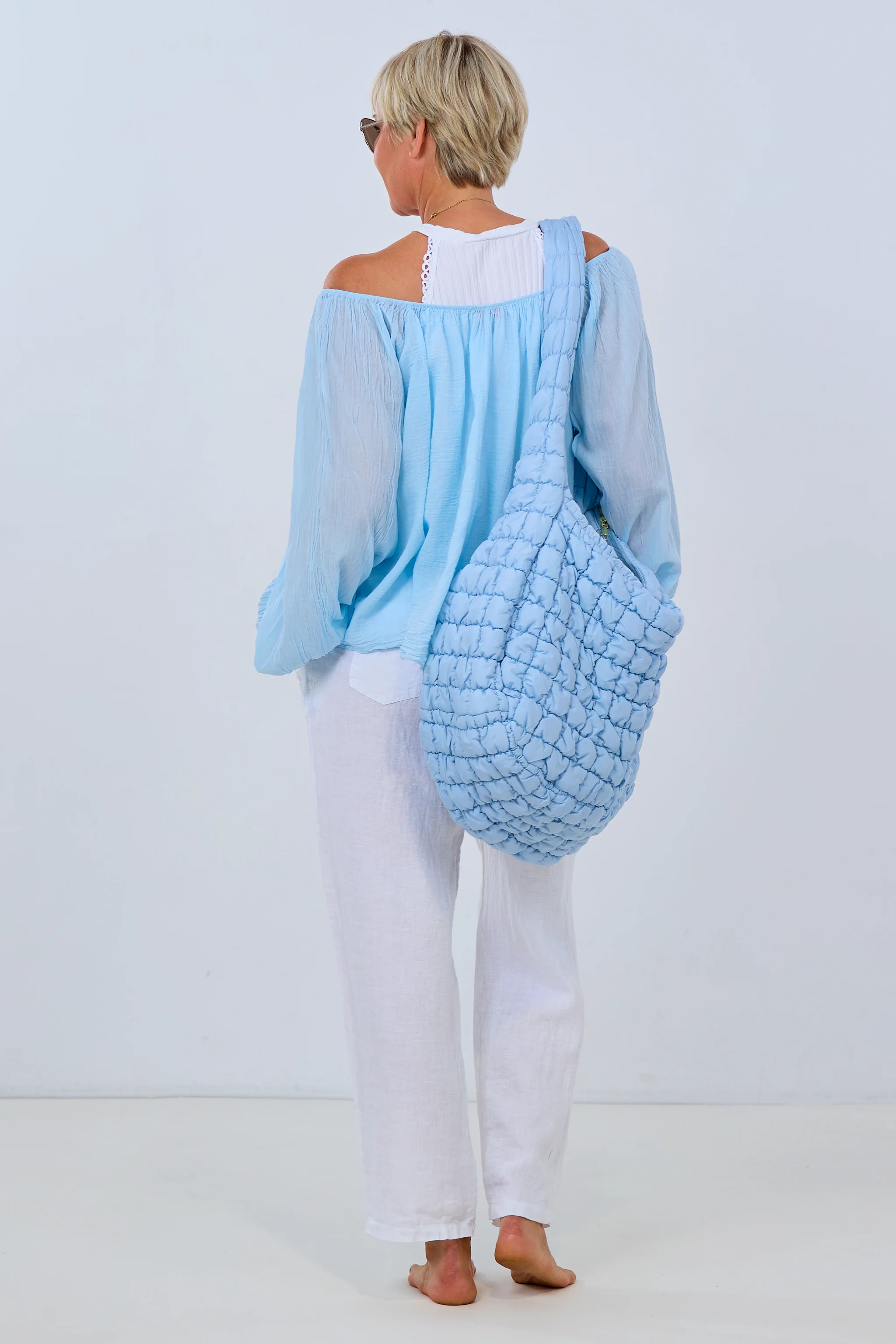 luftige Bluse mit Carmenausschnitt, hellblau