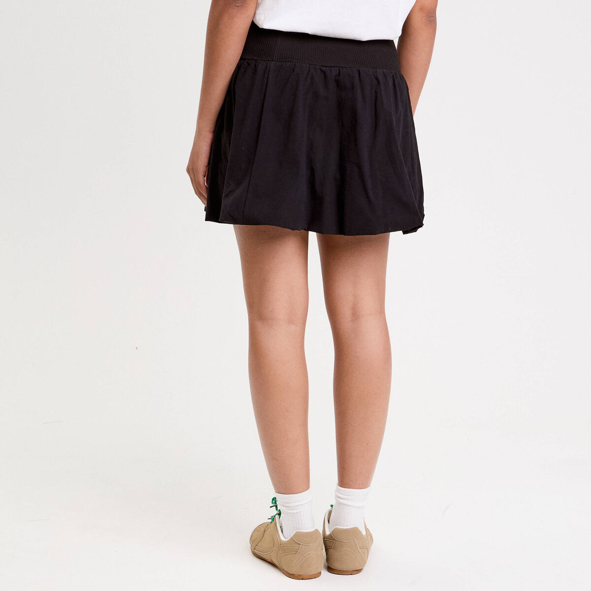 Jupe courte évasée effet boule noir femme