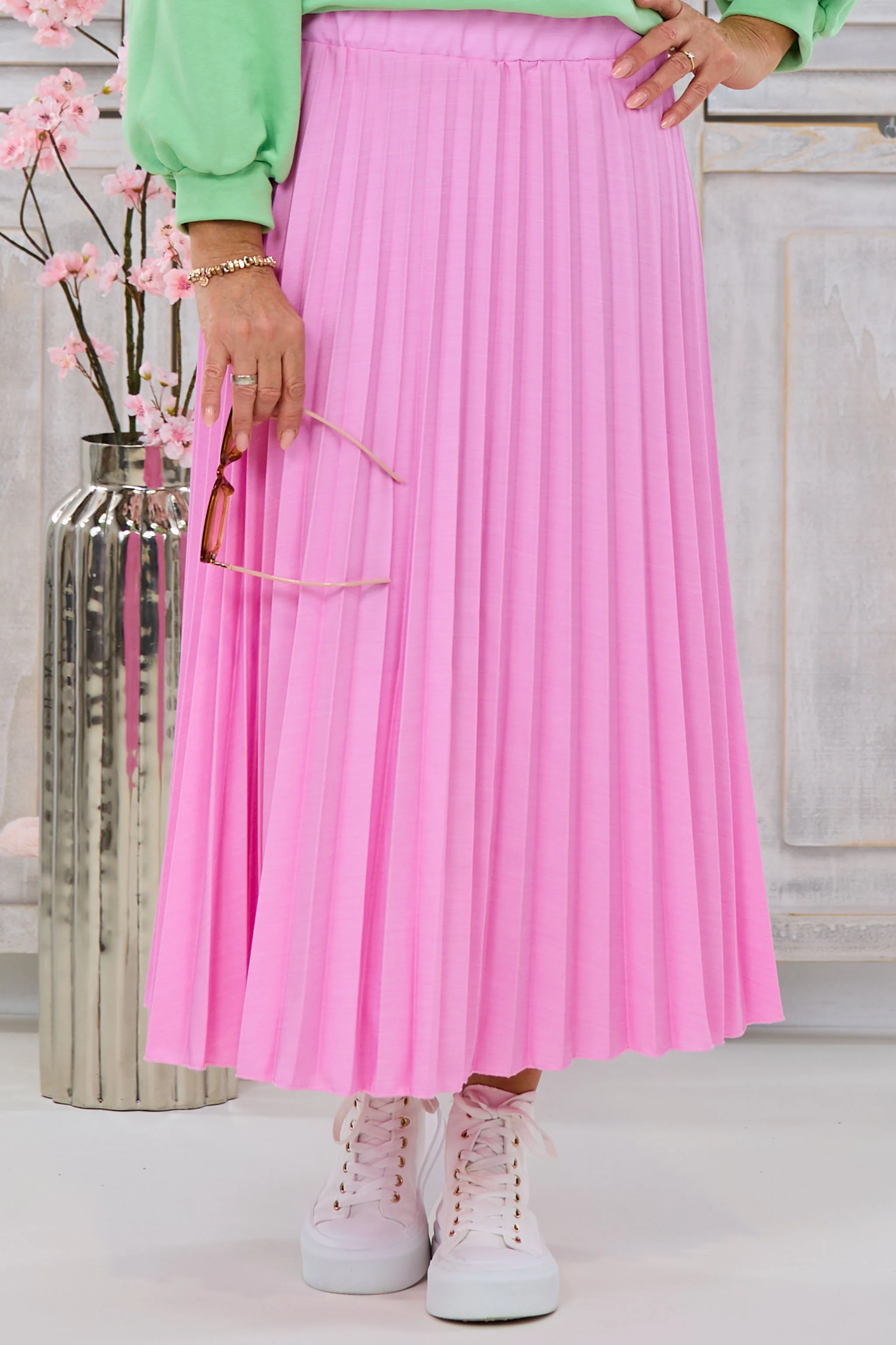 Plisseerock mit schmalem Gürtel, rosa