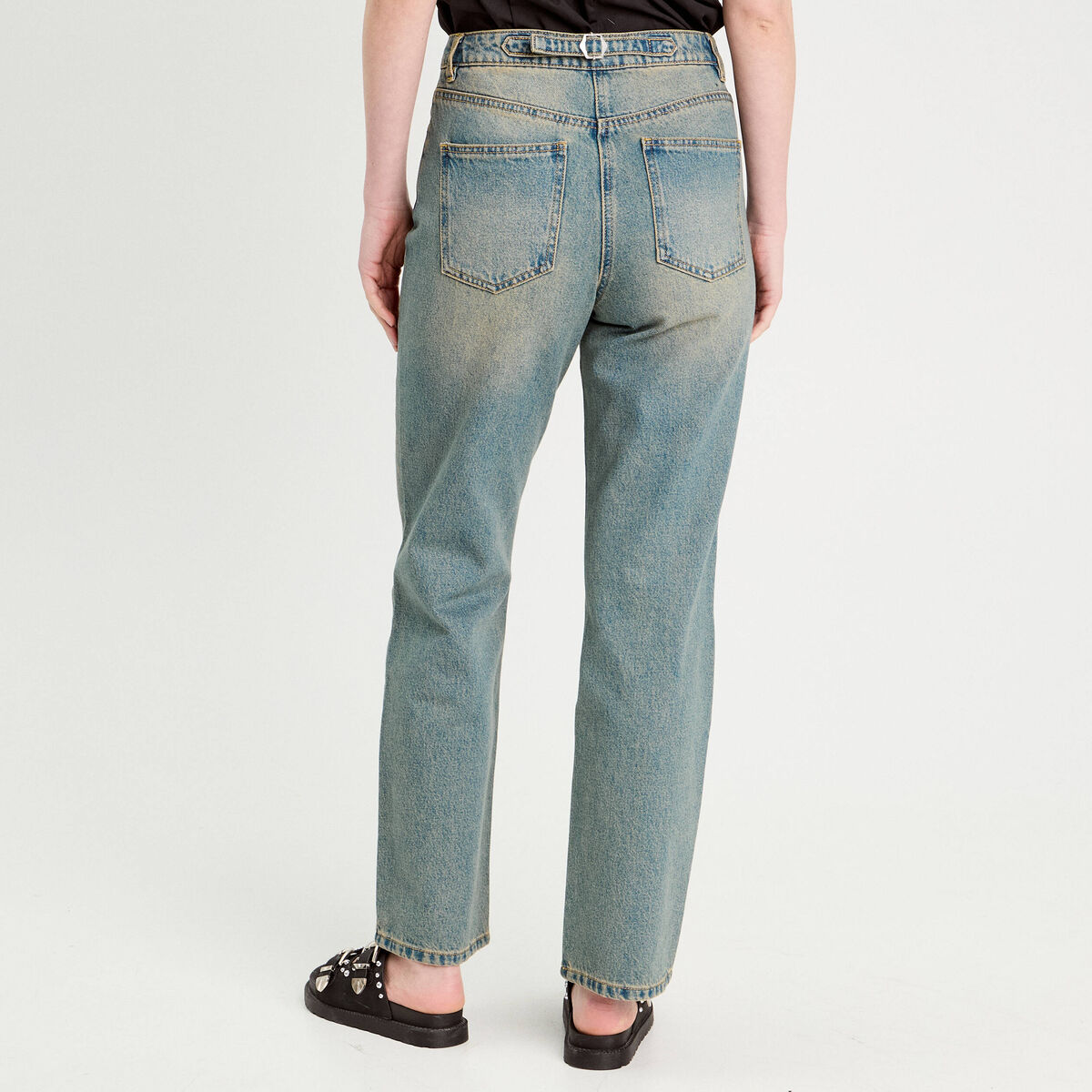 Jeans droit sangle arrière denim bleach femme