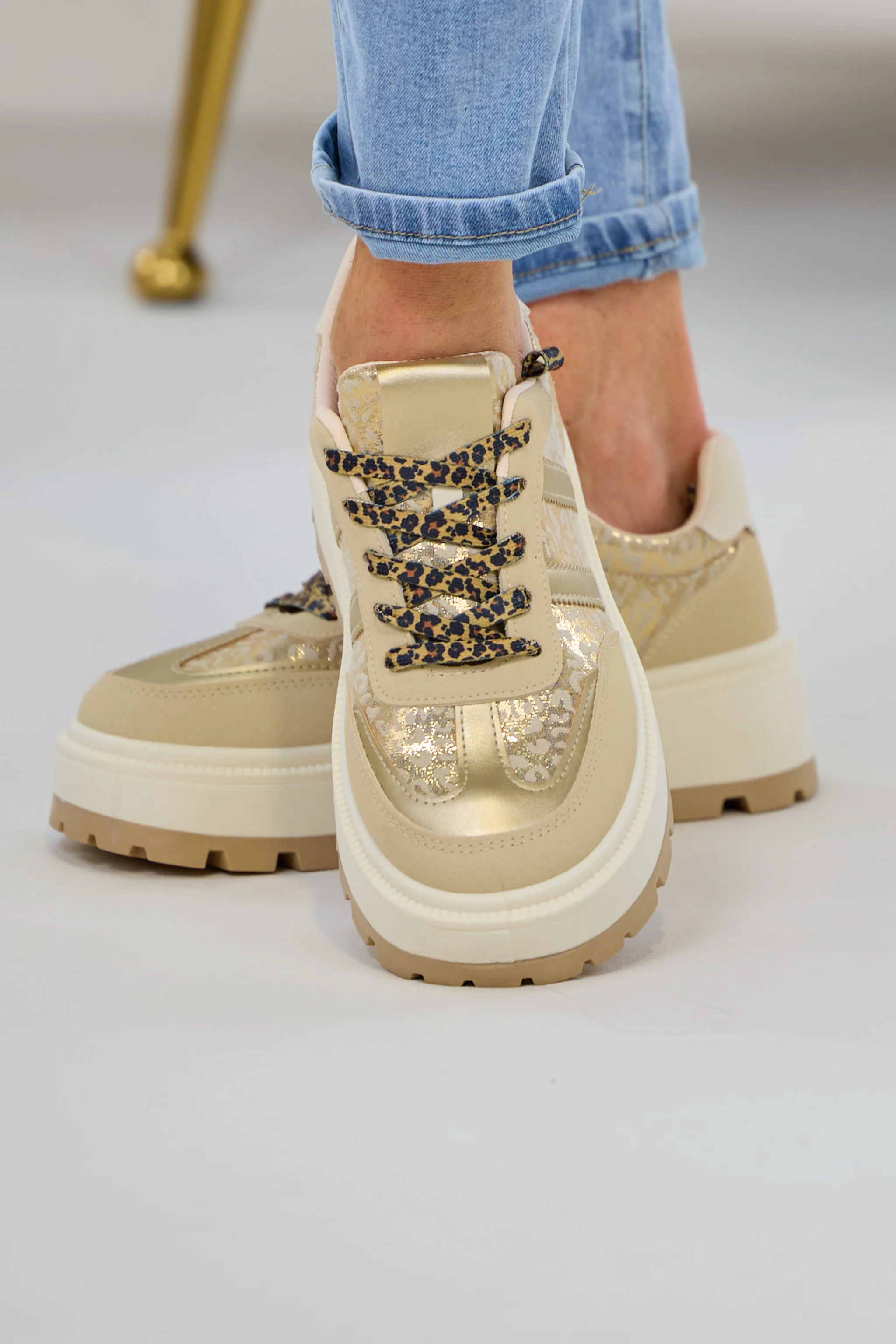 Sneaker mit grober Plateausohle, beige-gold-leo