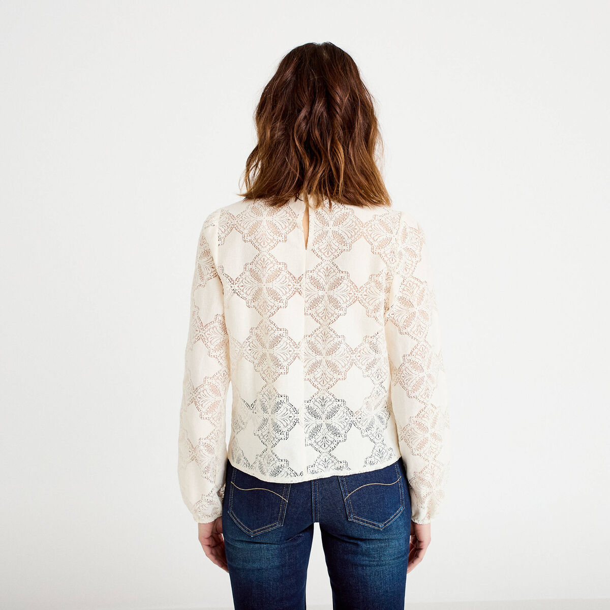 Blouse col montant en dentelle ecru femme