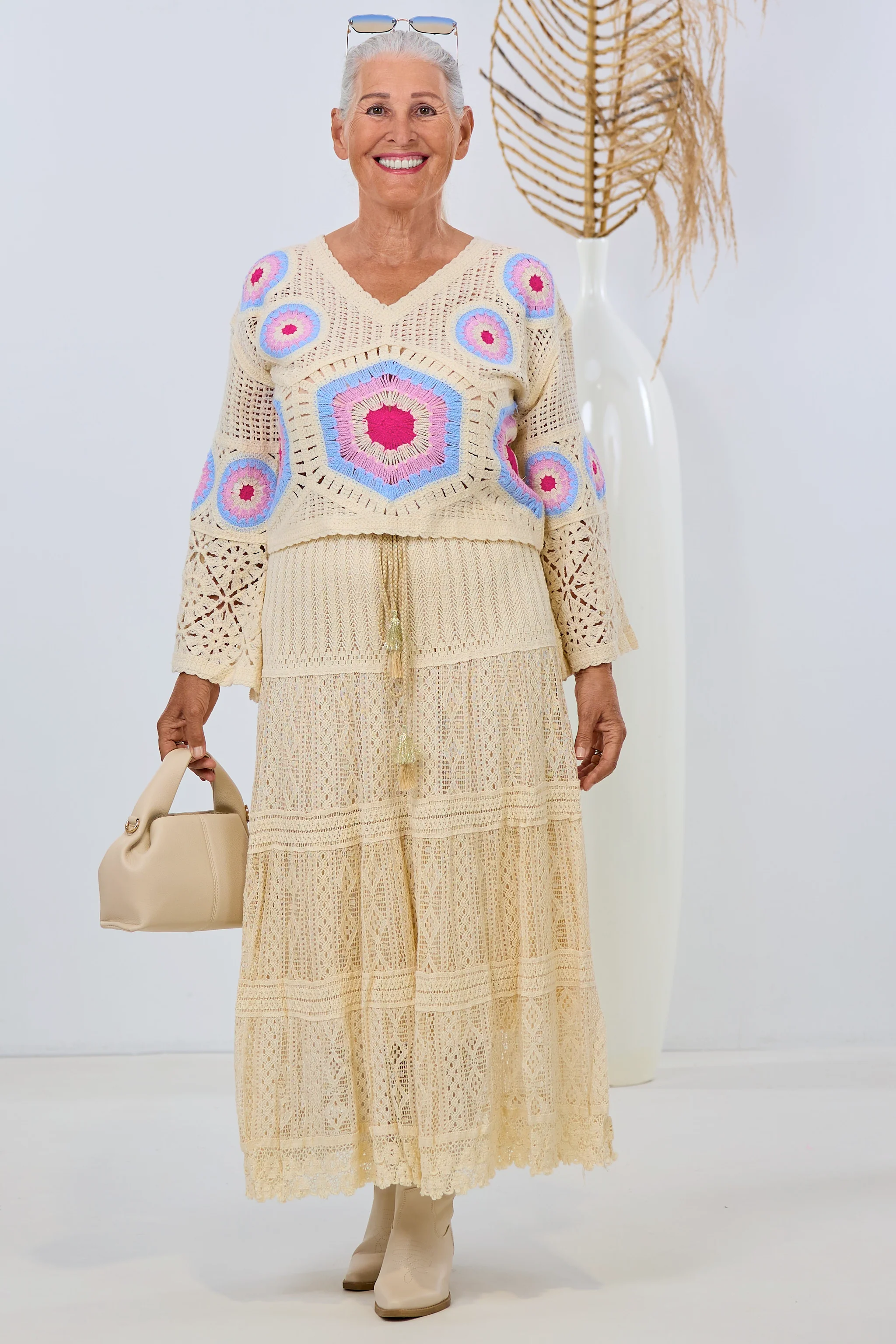 Pulli in Häkeloptik mit Mandala-Muster, creme-blau-flieder