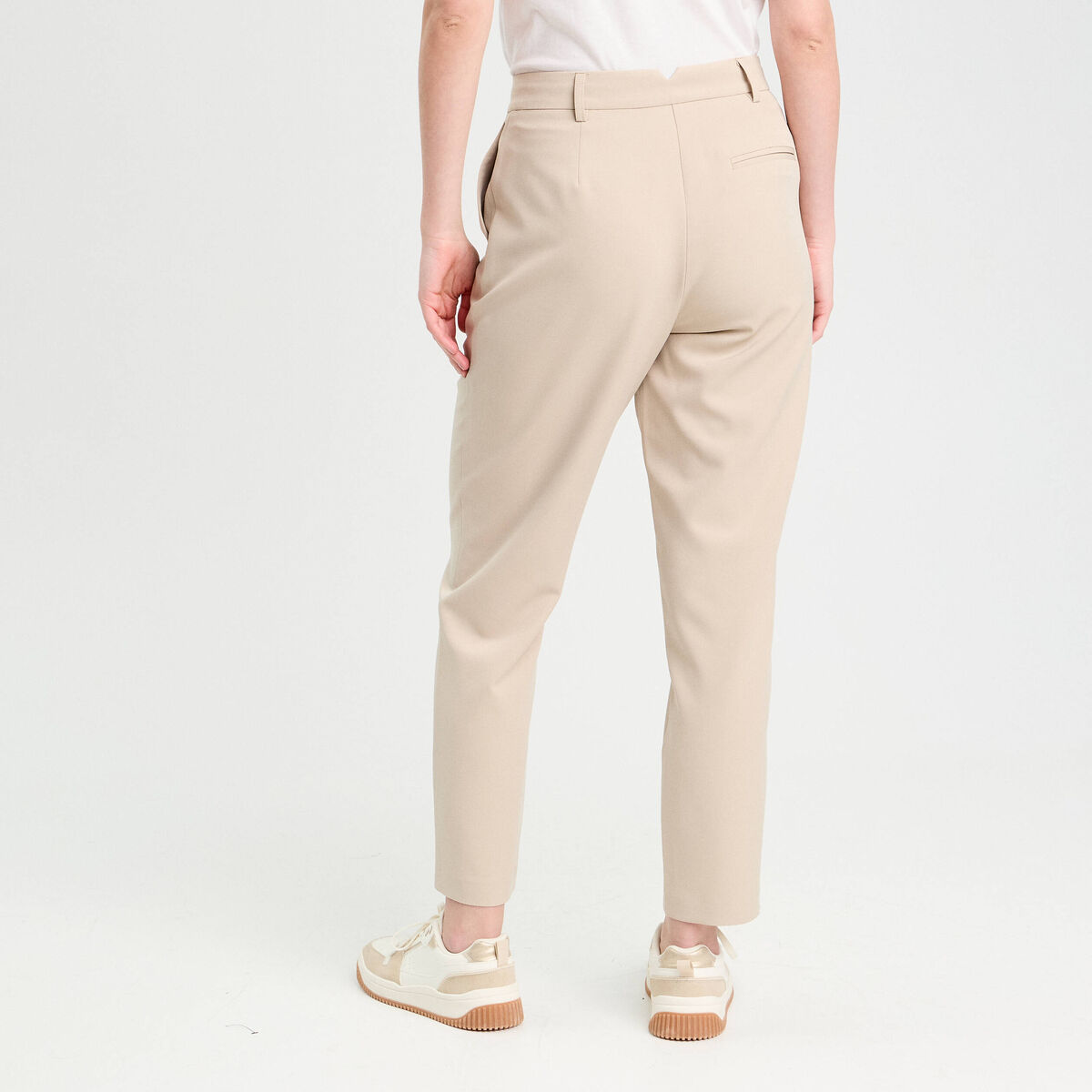 Pantalon carotte taupe femme