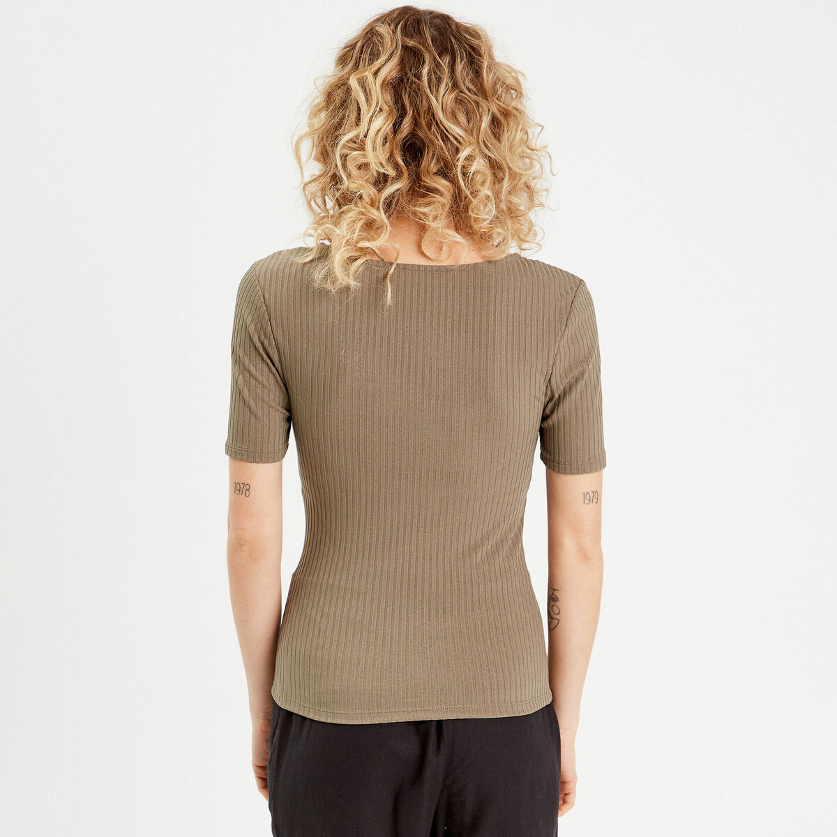 T-shirt col en V anneau vert kaki femme