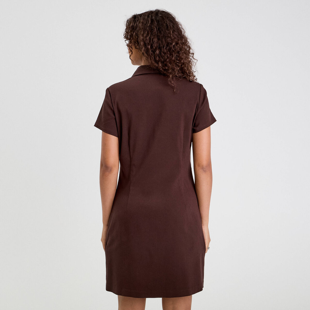 Robe droite boutonnée marron foncé femme