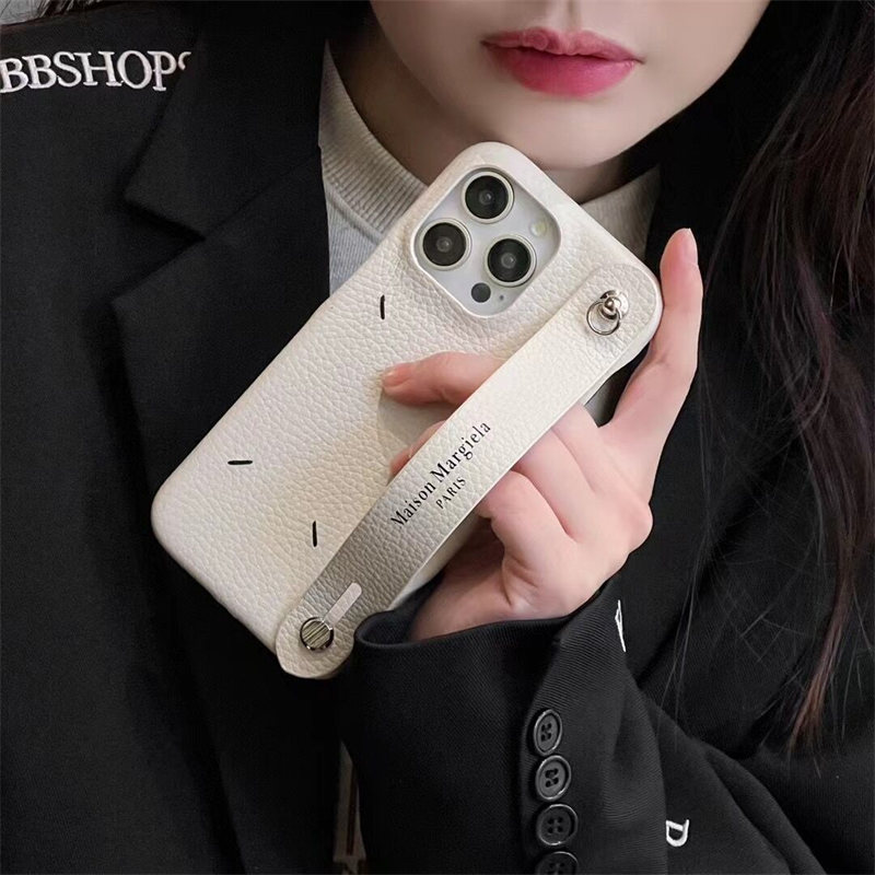 マルジェラ iphone17/17pro ケース maison margiela iphone16/15pro ケース バンド 付き iphone ケース ブランド おしゃれ iphone14/13 ケース ハイブランド スマホケース カップル
