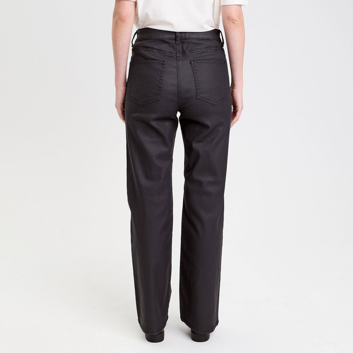 Pantalon droit enduit denim noir enduit femme