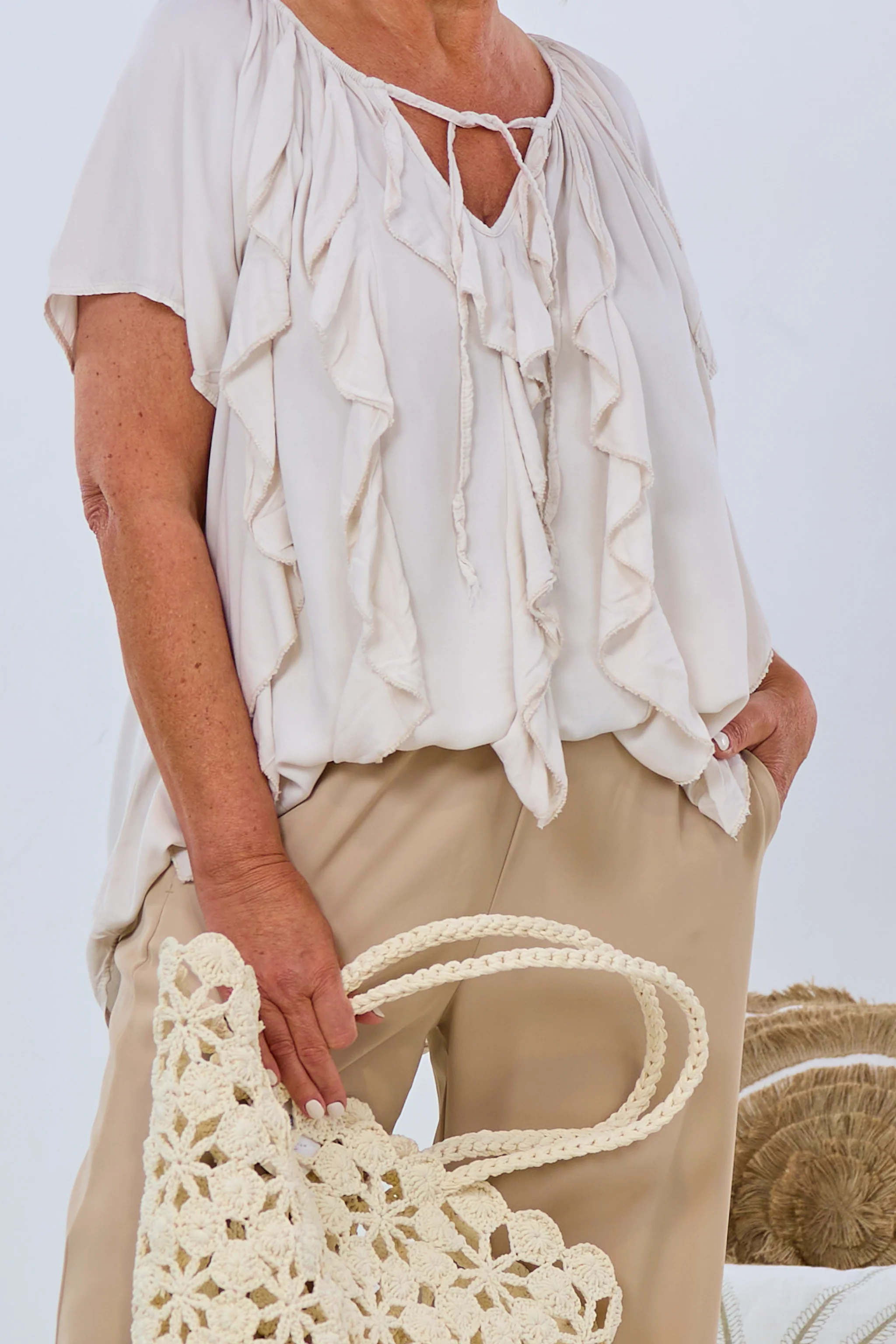 Blusenshirt mit Rüschen, beige
