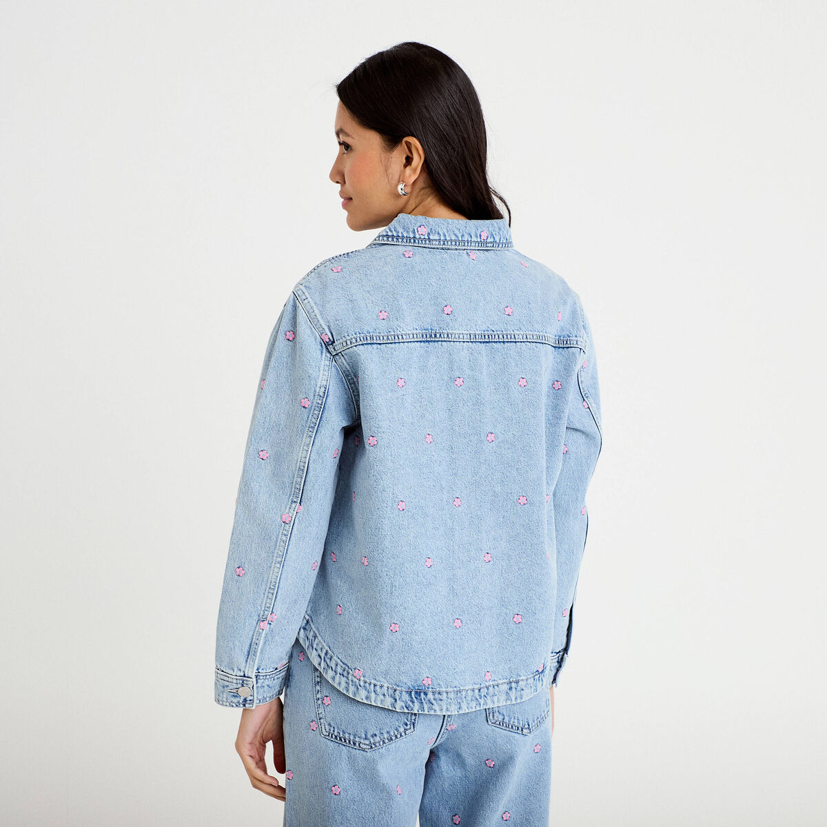 Surchemise denim broderies fleurs bleu foncé femme