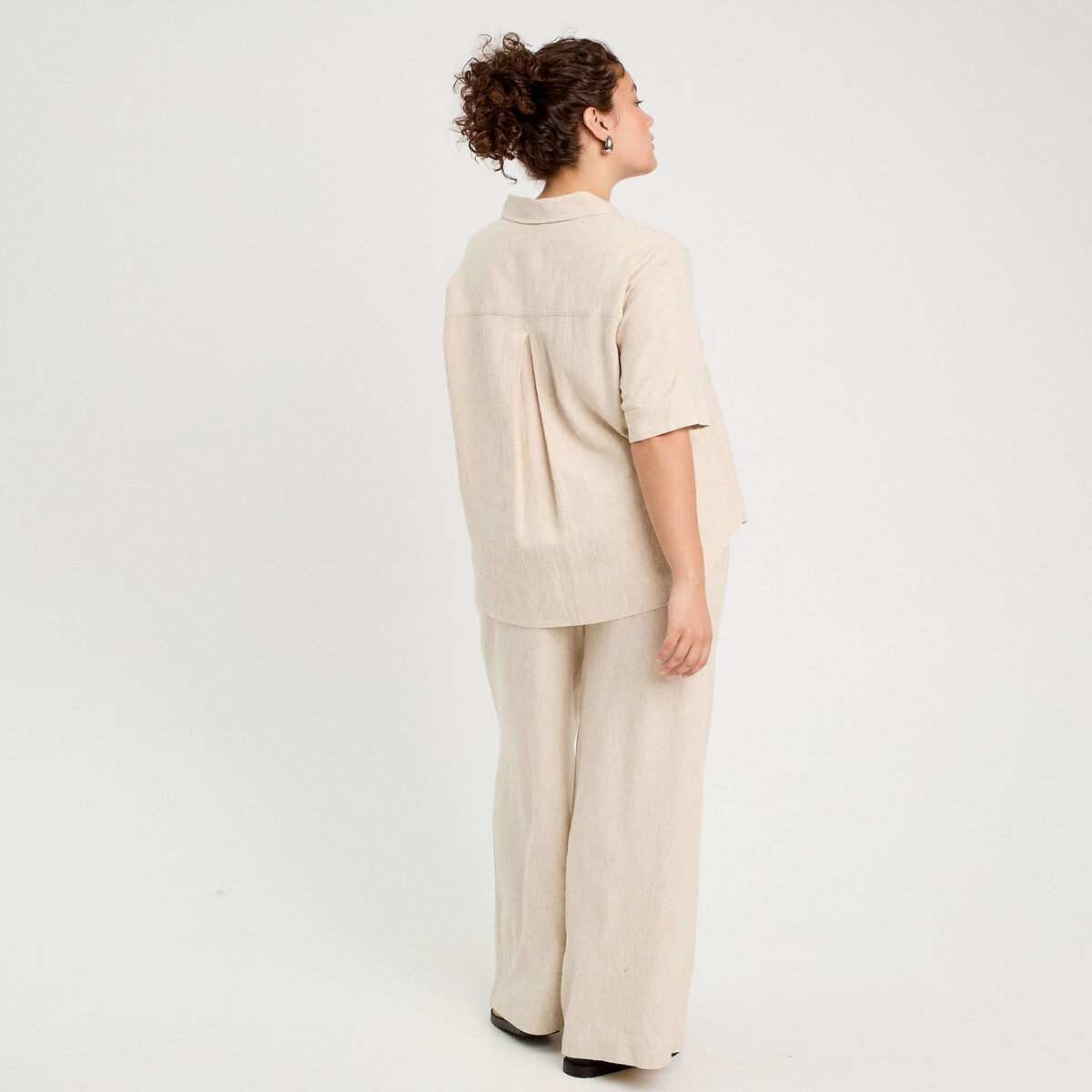 Chemise droite contenant du lin beige femme