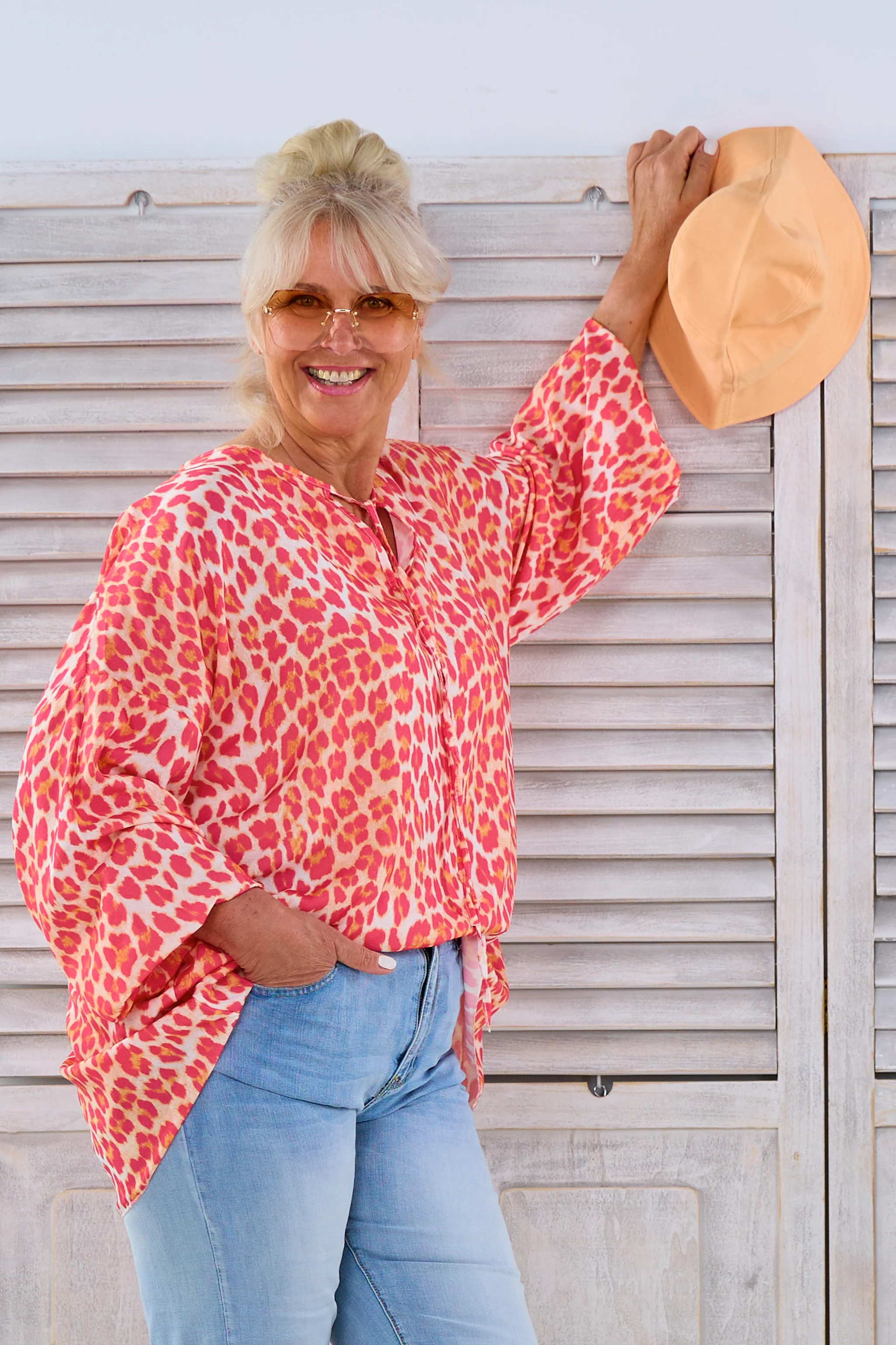 Oversized Bluse mit Leo-Muster, pink-orange-ecru