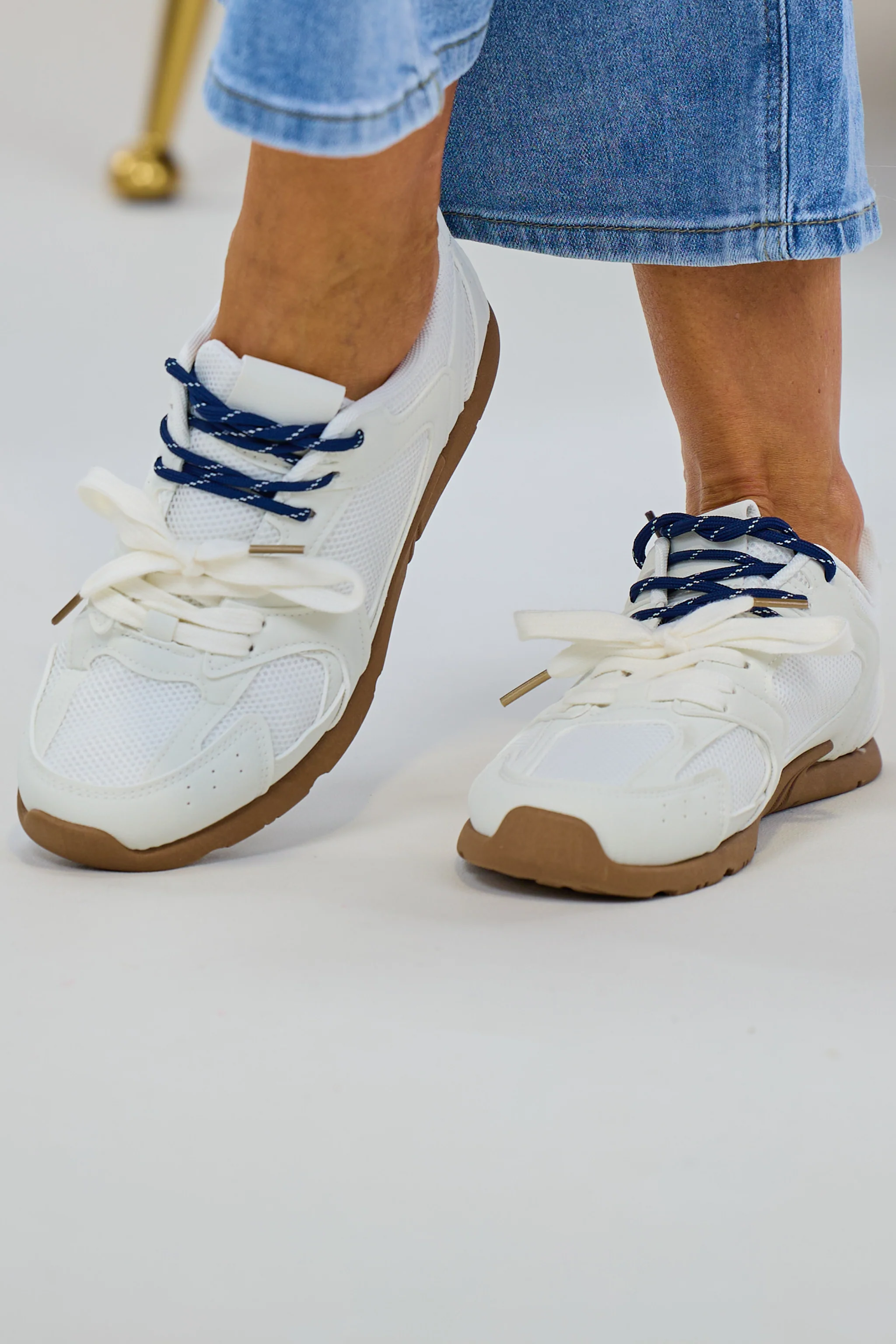 Sneaker mit doppelter Schnürung, weiß