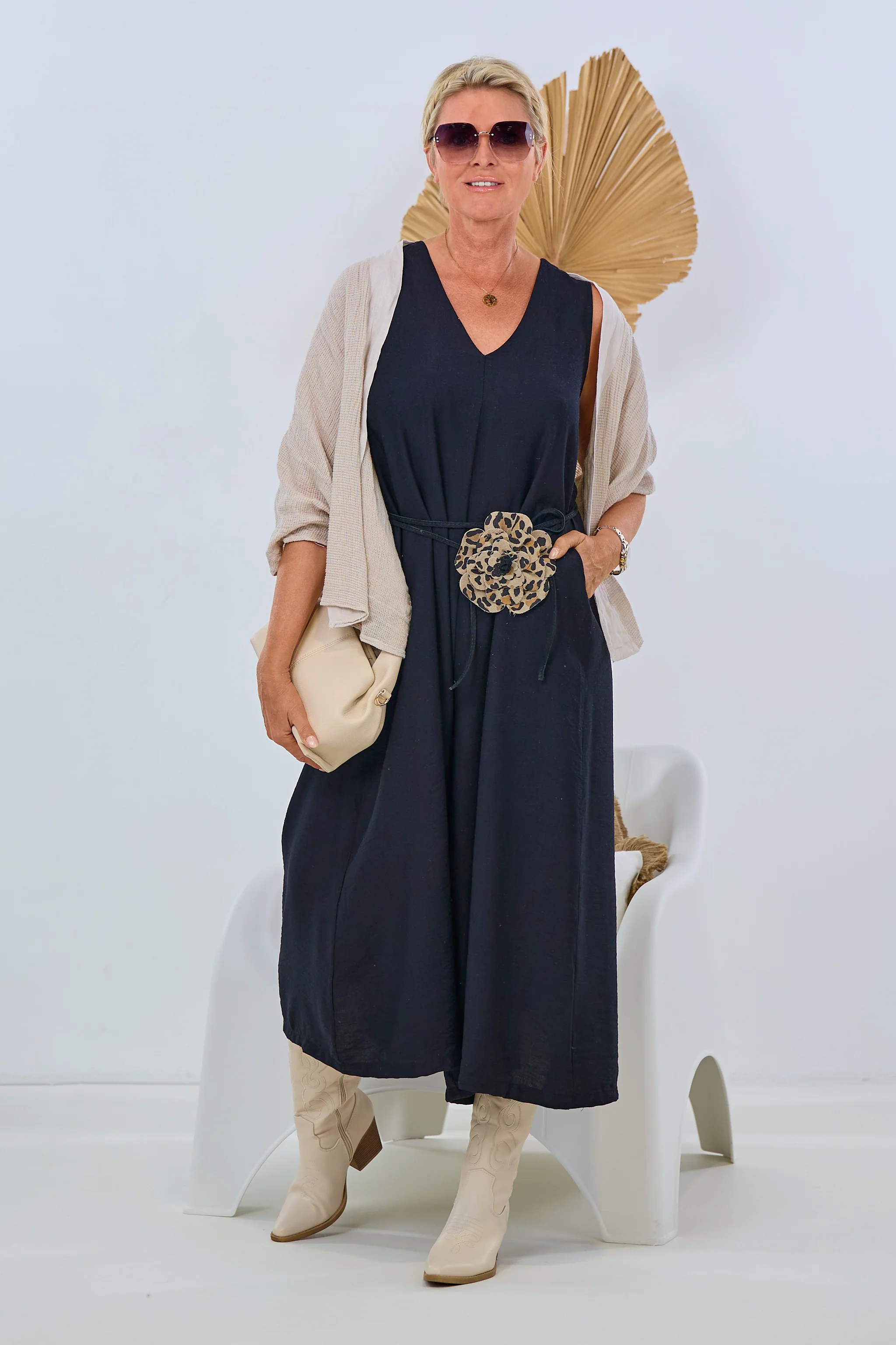 Overall mit raffiniertem Rückenschlitz, schwarz