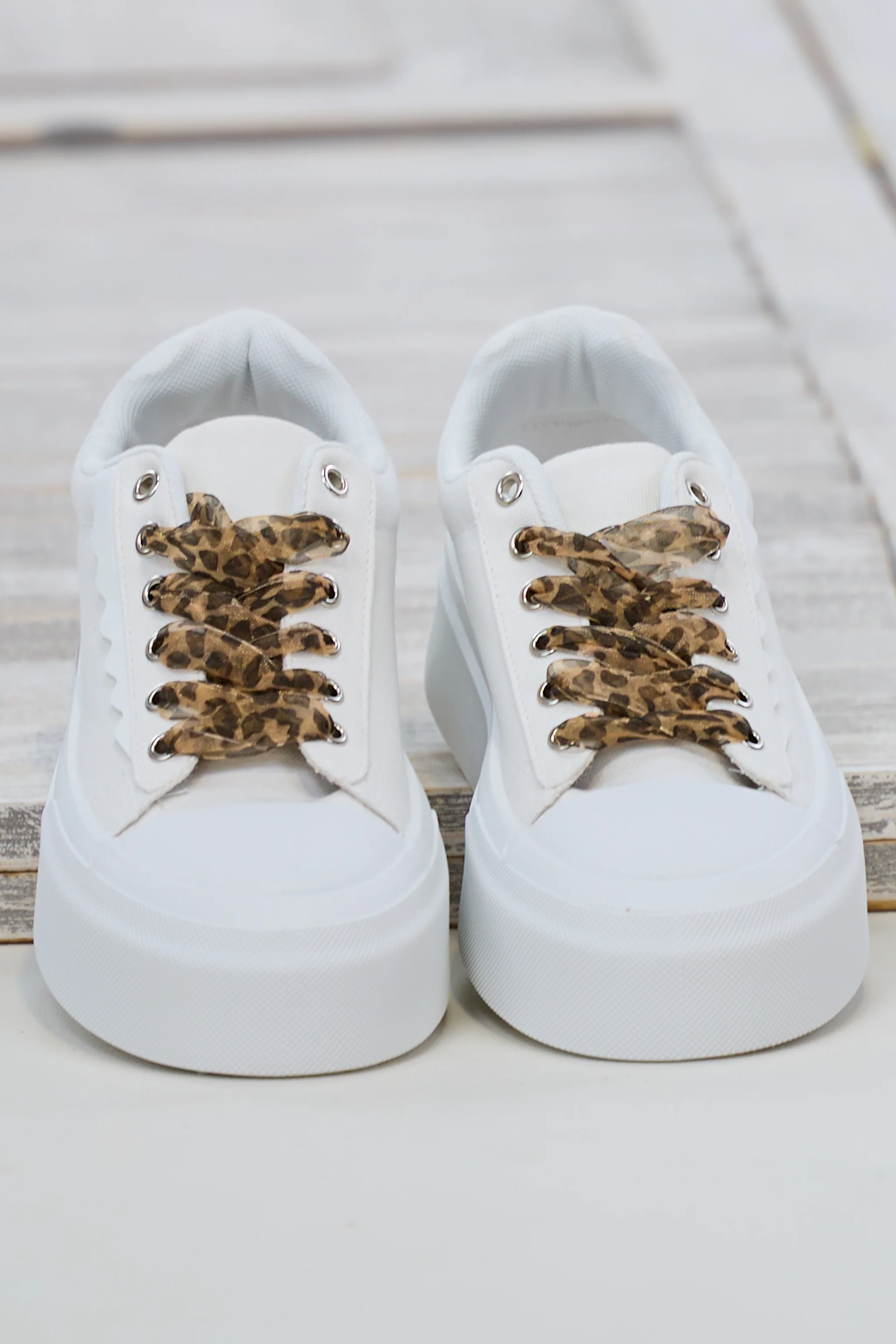 Sneaker mit Leo-Schnürung, weiß