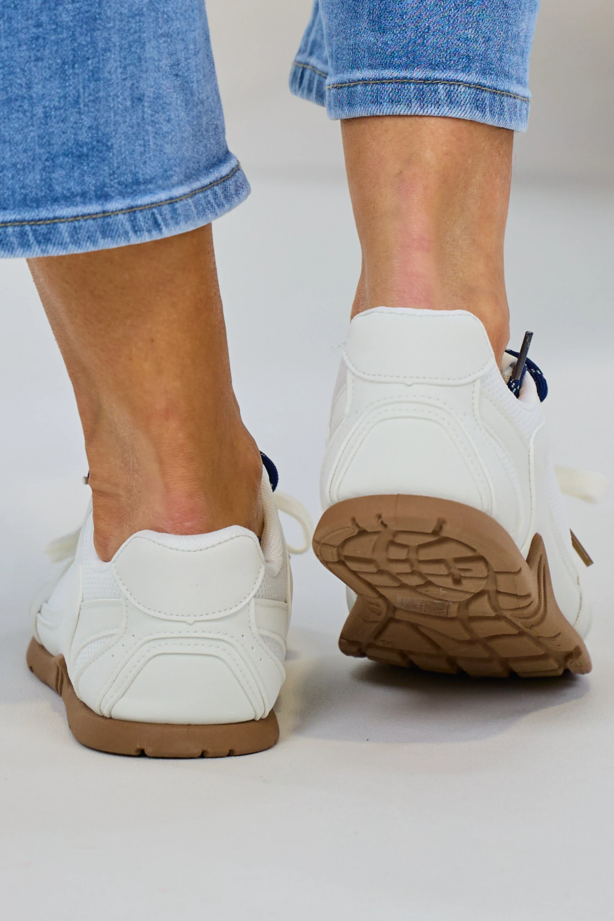 Sneaker mit doppelter Schnürung, weiß