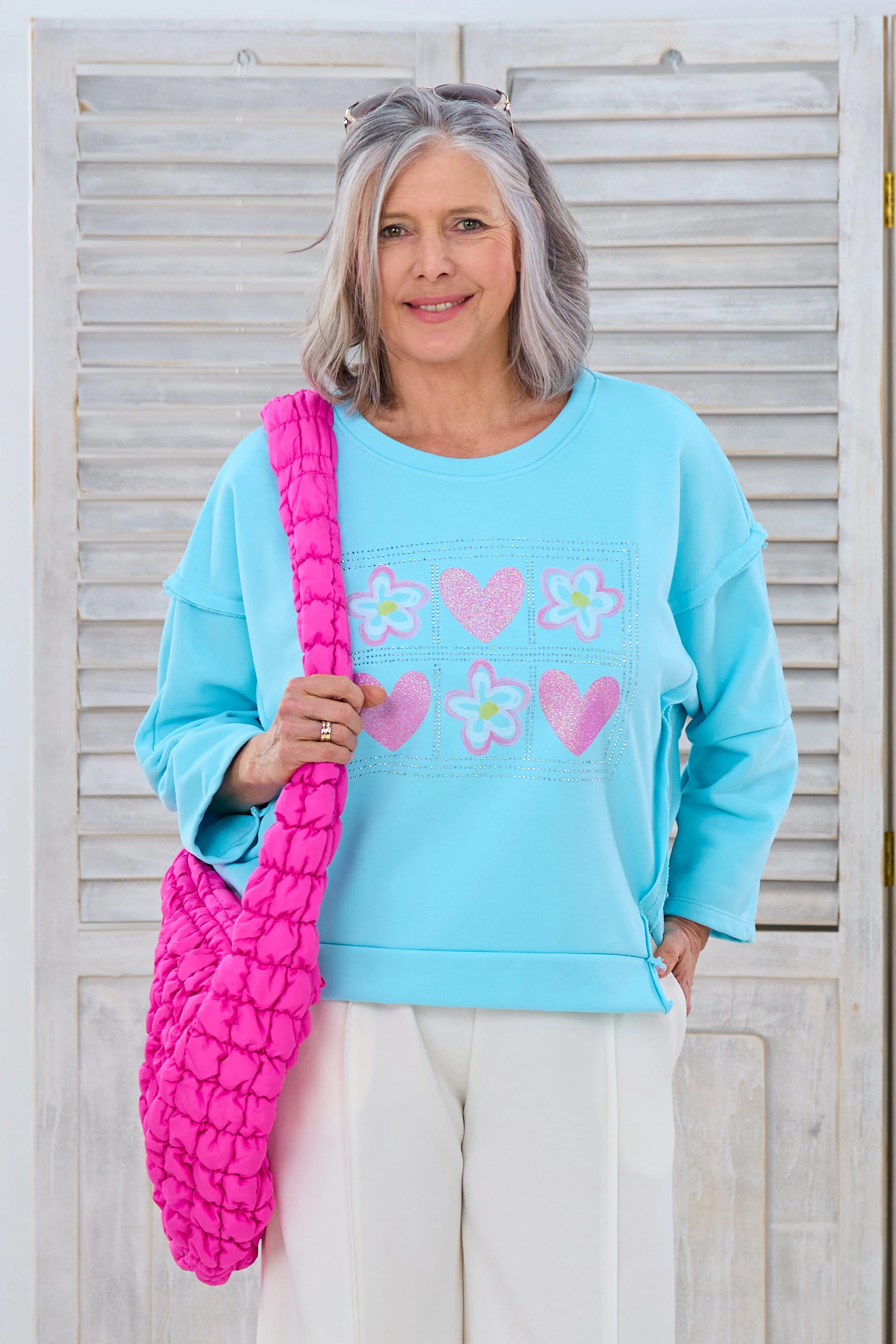 Sweaty mit Druck und außenliegenden Nähten, türkis-pink